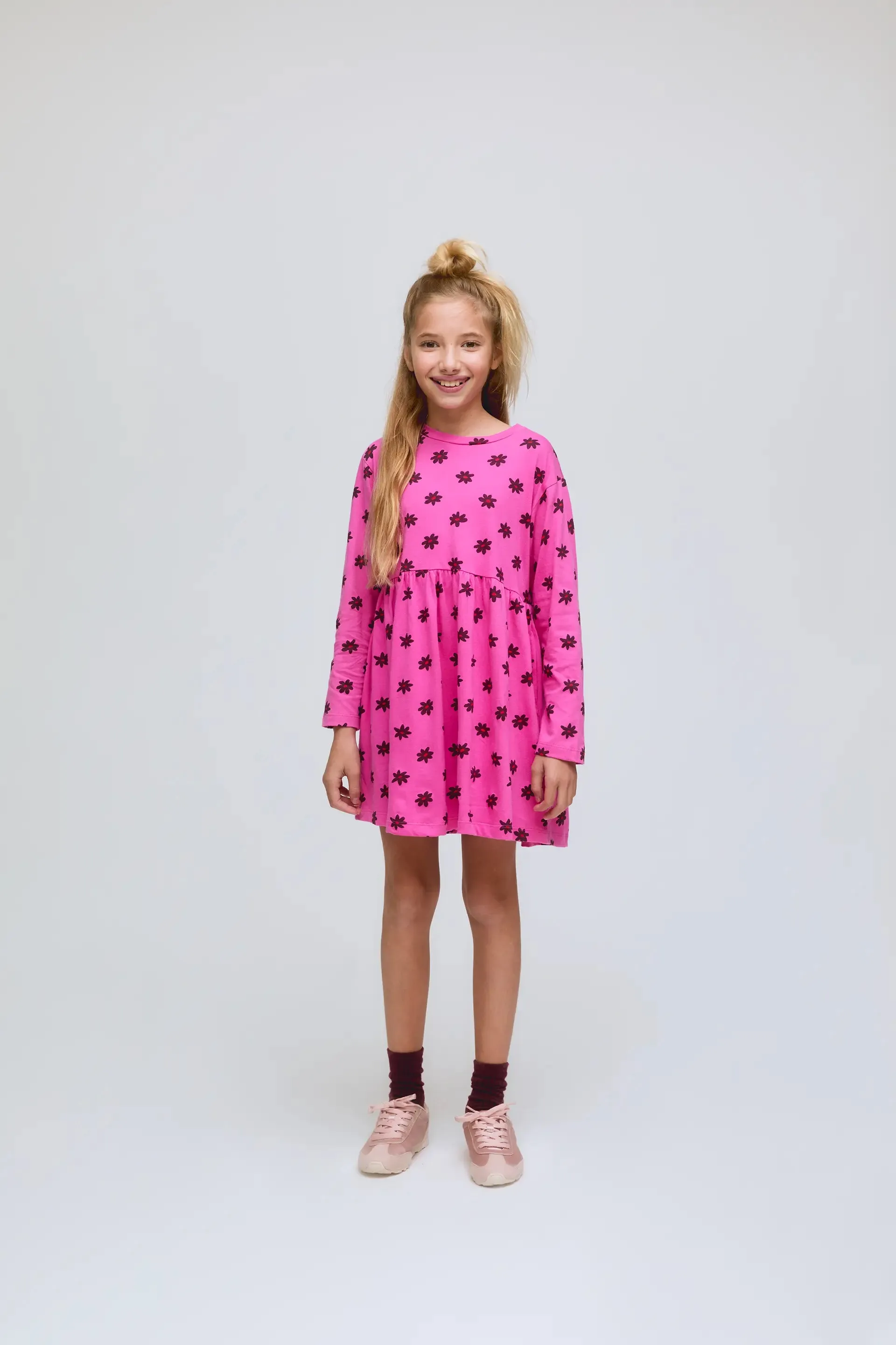 Vestido corto de niña en color rosa estampado Daisy. sold by Compania Fantasica