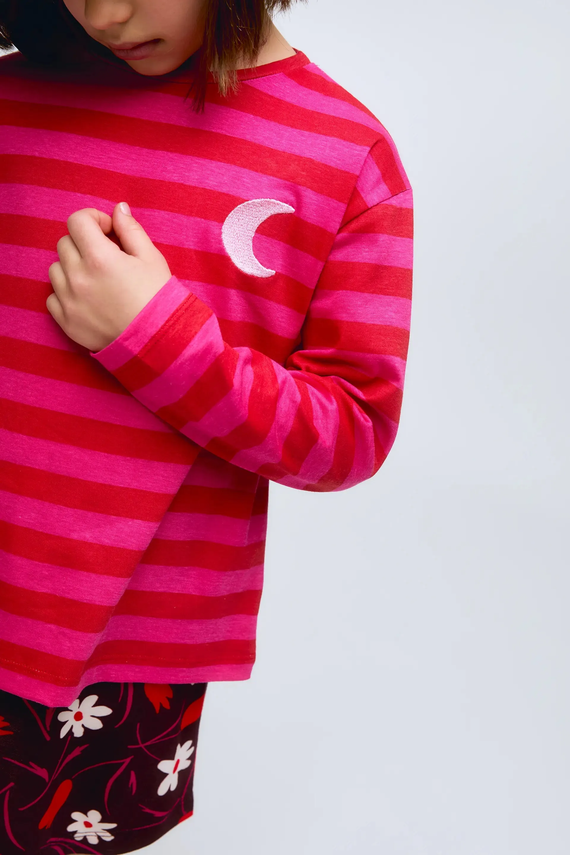 Camiseta de niña de rayas en color rosa y rojo con detalle de media luna sold by Compania Fantasica product image thumbnail 3