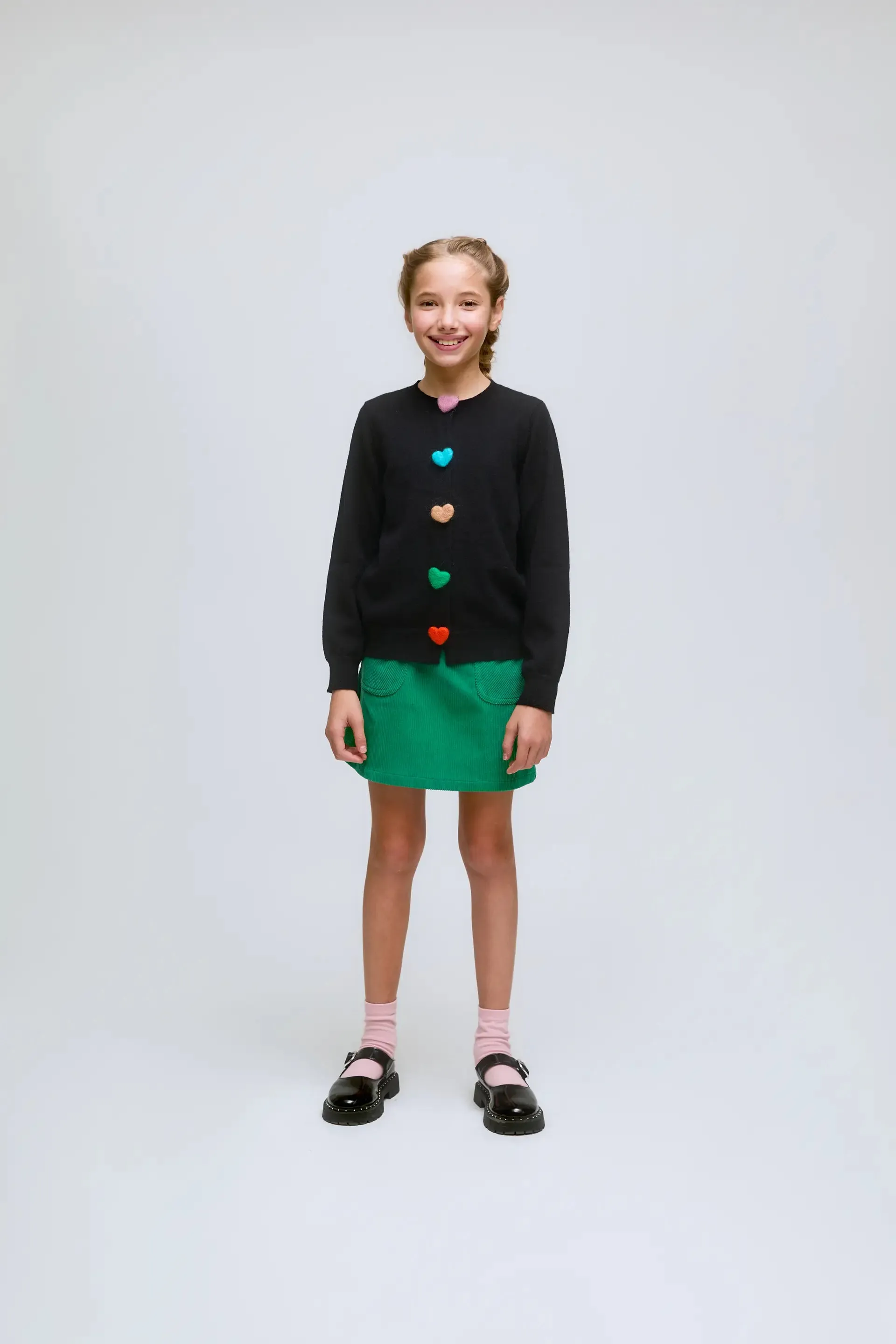 Cárdigan de niña con detalle botón de corazones negro sold by Compania Fantasica