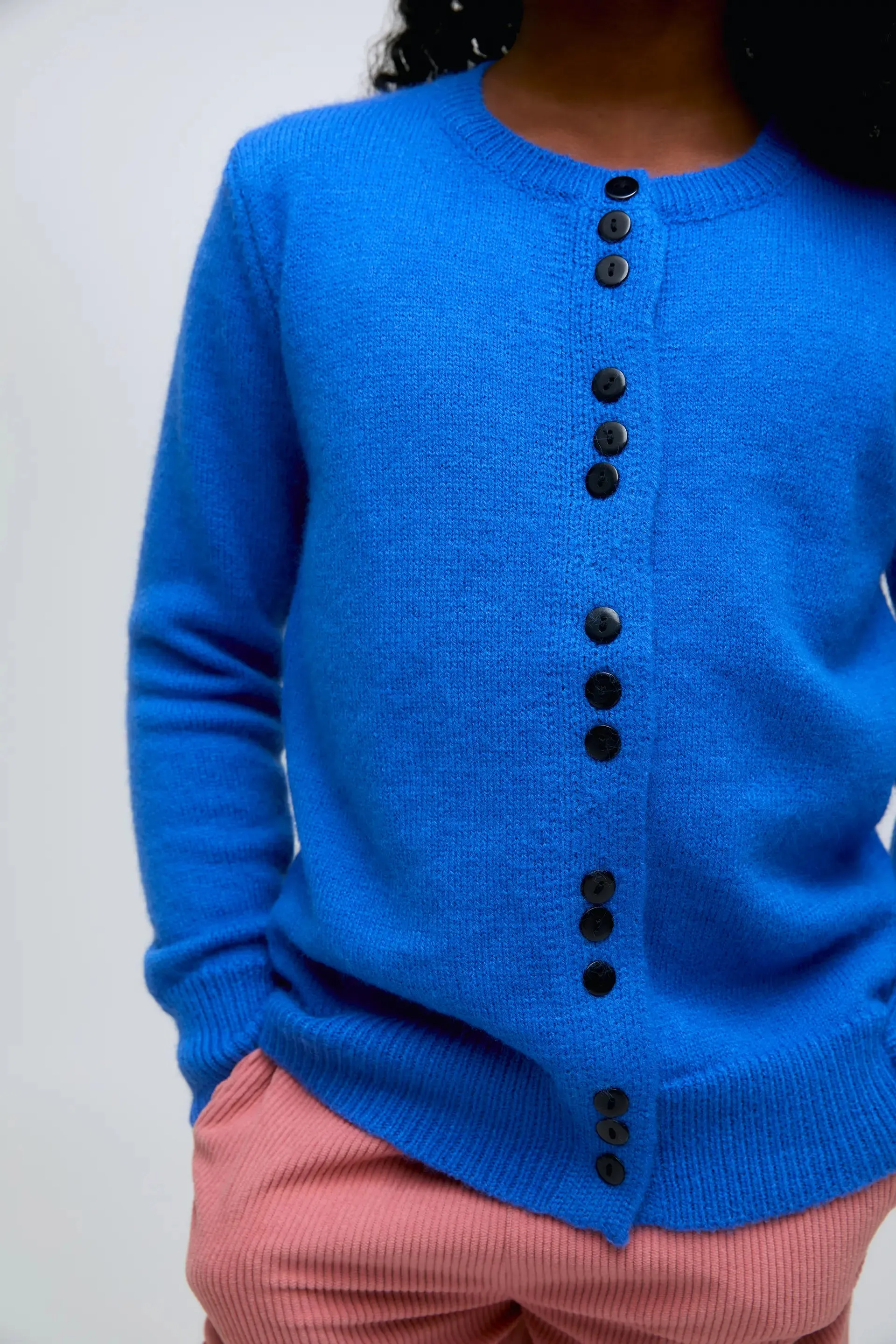 Cárdigan de niña punto azul con triple botonadura sold by Compania Fantasica product image thumbnail 3
