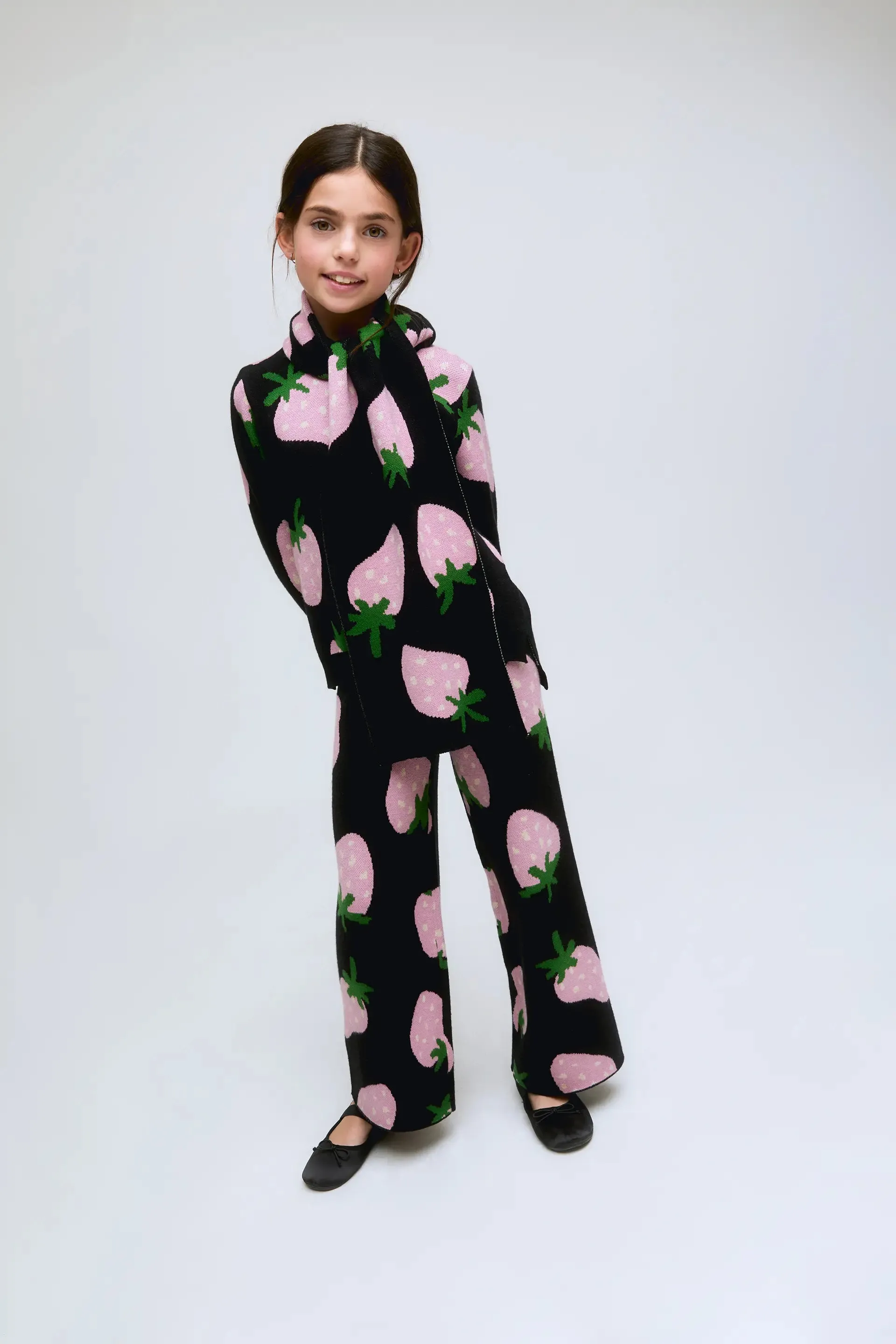 Pantalón de niña punto estampado de fresas Morango sold by Compania Fantasica product image thumbnail 4