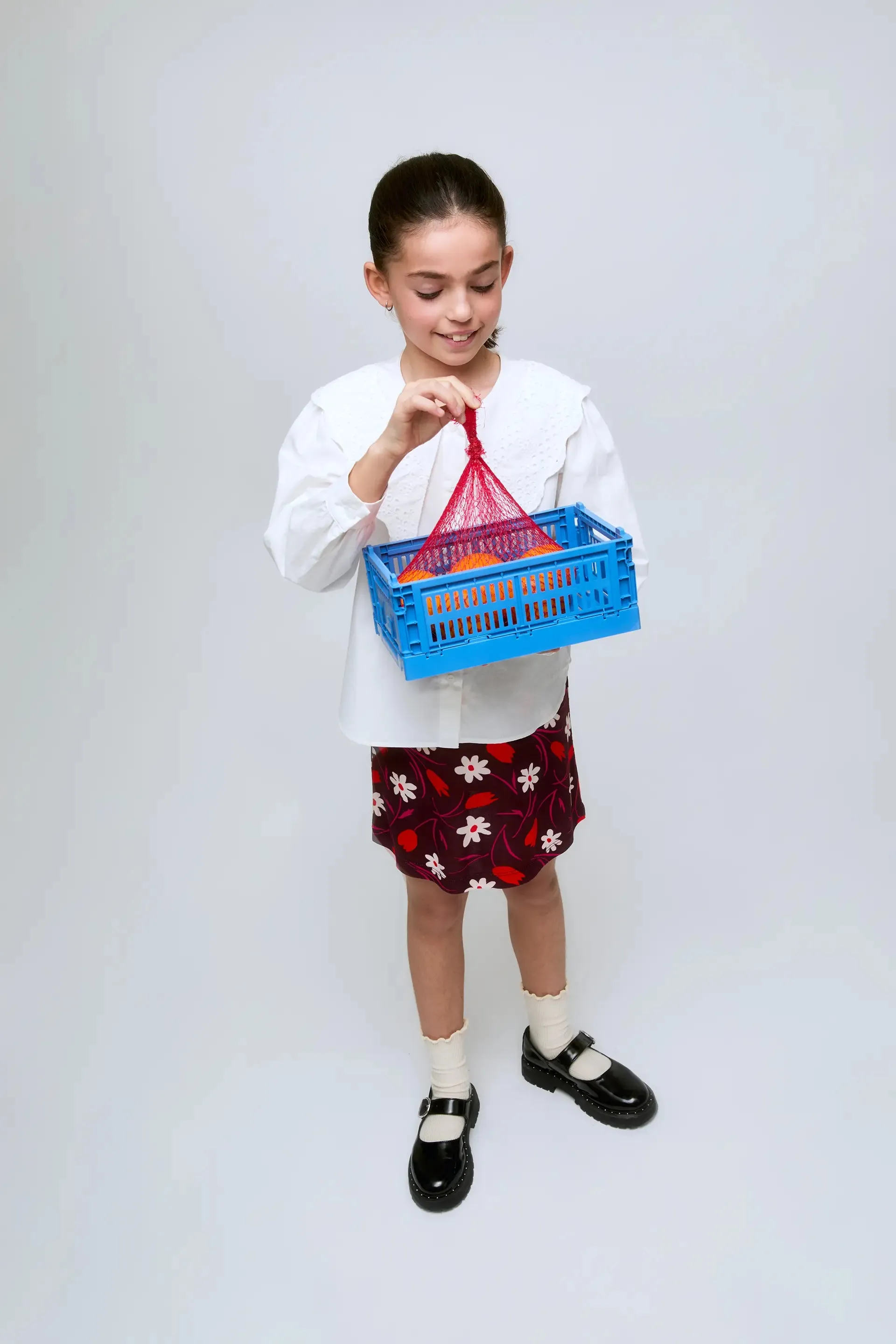 Camisa blanca de algodón con cuello babero sold by Compania Fantasica product image thumbnail 3