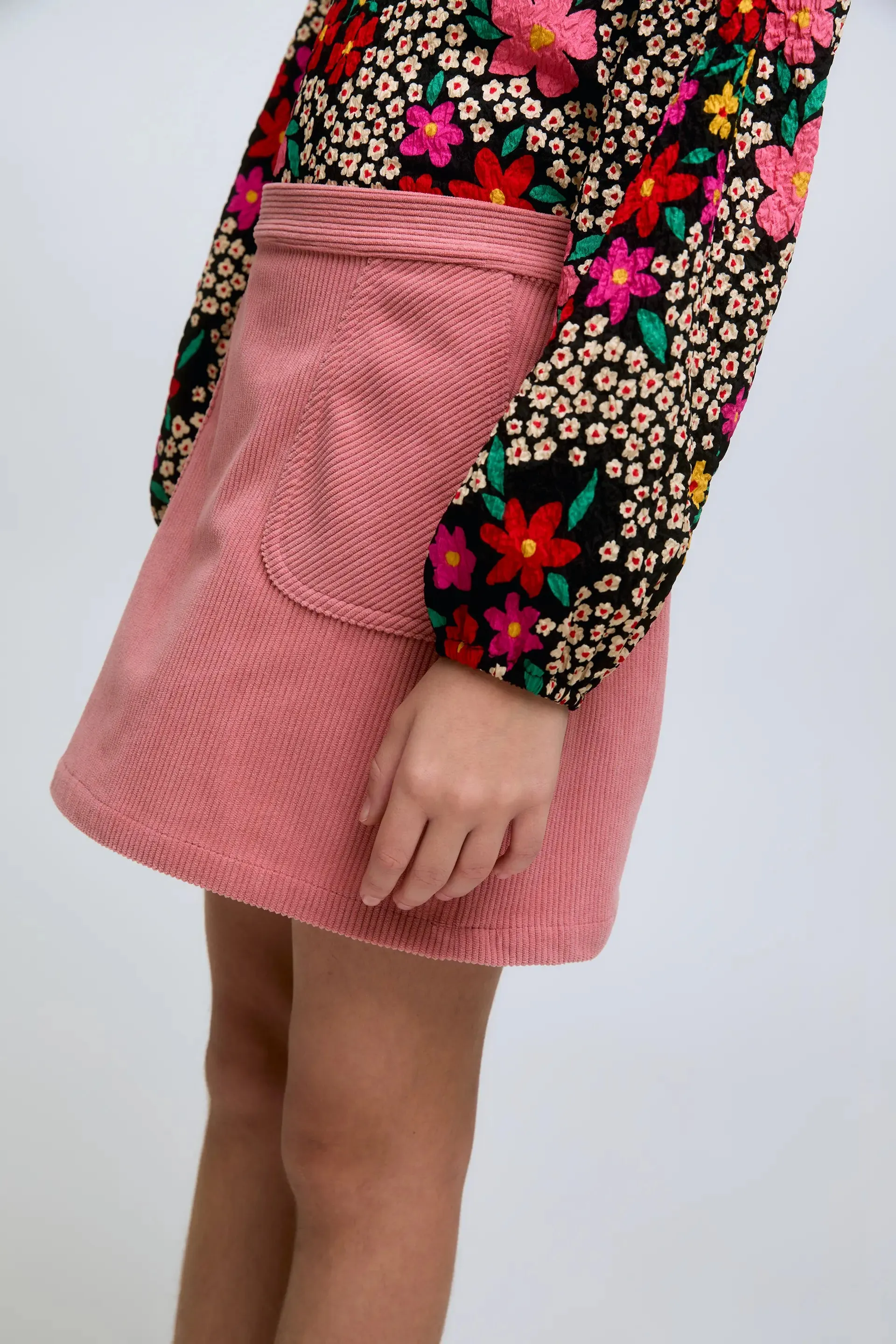 Falda corta de pana rosa con bolsillos delanteros sold by Compania Fantasica product image thumbnail 3