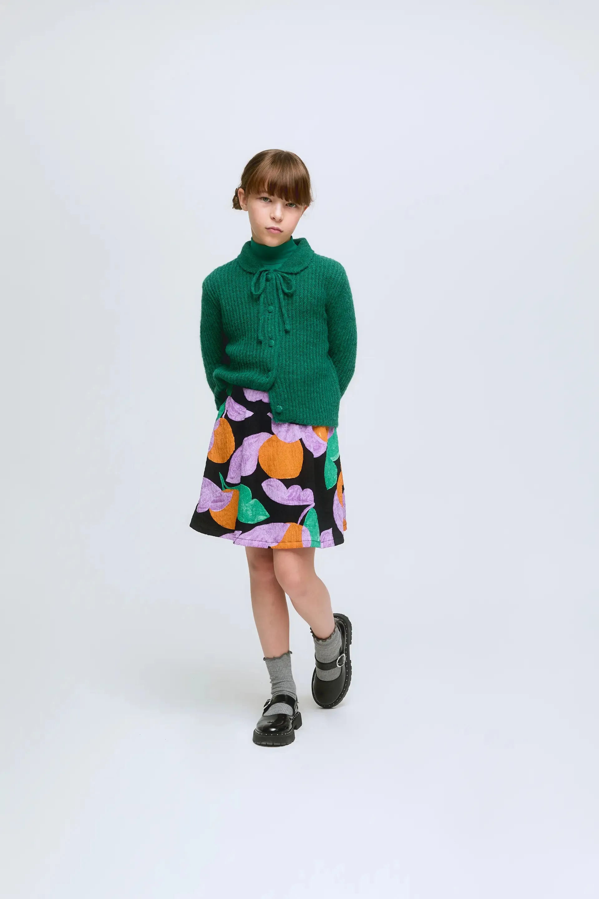 Falda corta de niña con estampado de frutas Apricot sold by Compania Fantasica