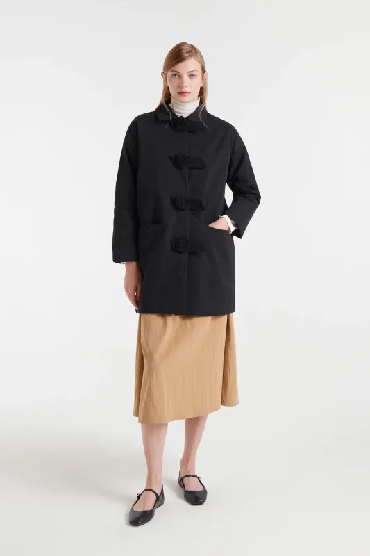 Abrigo midi negro sold by Compania Fantasica