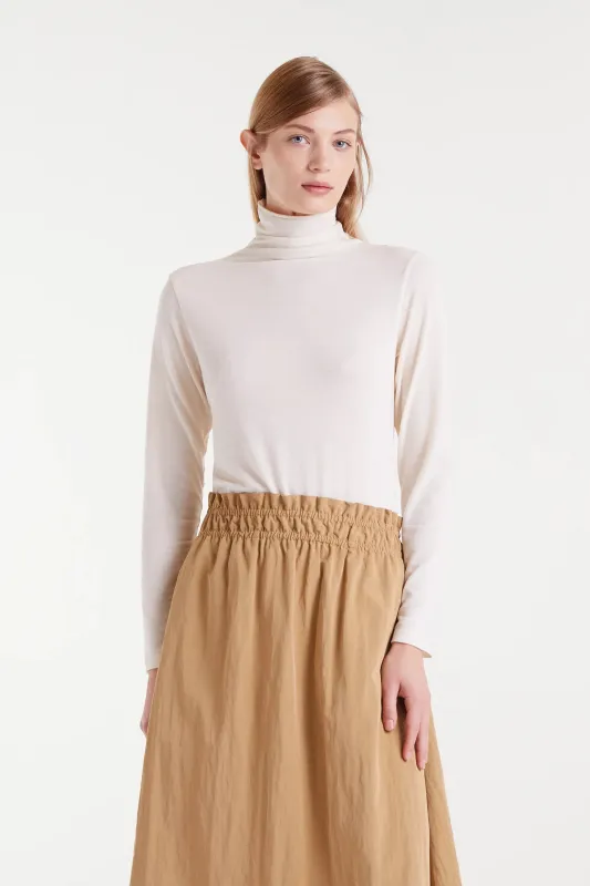 Camiseta cuello alto blanco sold by Compania Fantasica