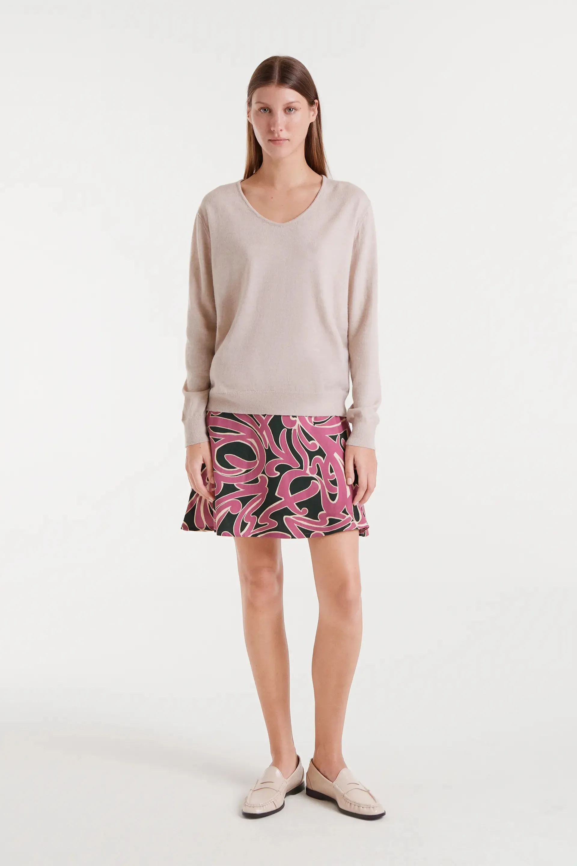 Jersey de punto cuello pico beige sold by Compania Fantasica product image thumbnail 5