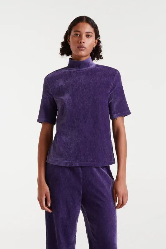 Top terciopelo morado sold by Compania Fantasica