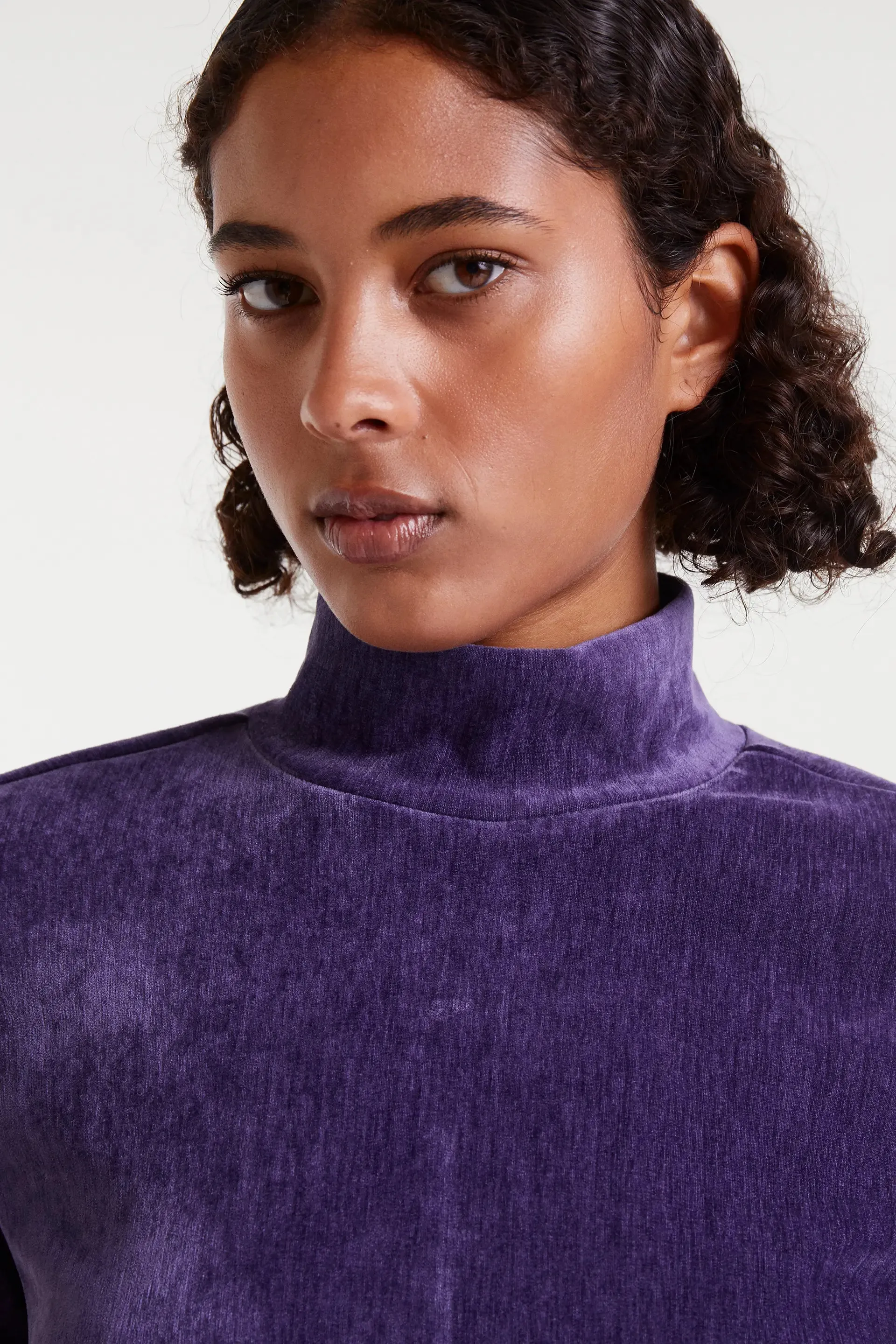 Top terciopelo morado sold by Compania Fantasica product image thumbnail 4