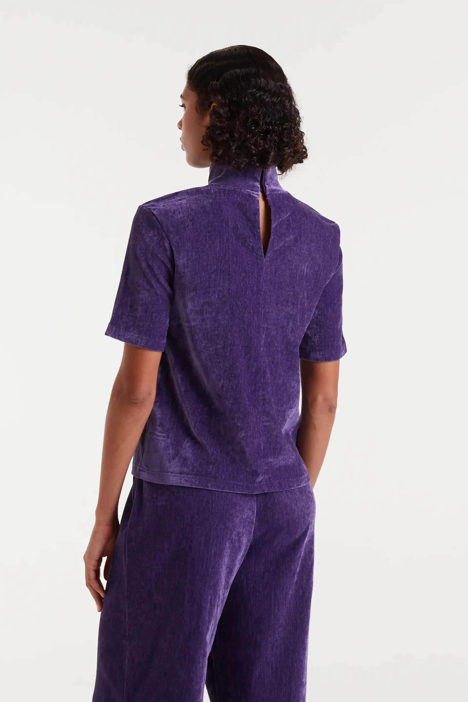 Top terciopelo morado sold by Compania Fantasica product image thumbnail 3