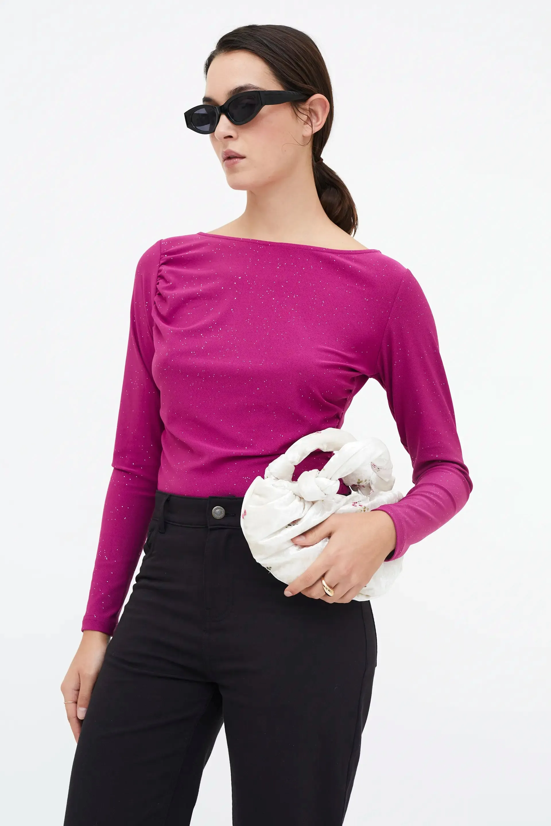 Camiseta cuello barco magenta sold by Compania Fantasica