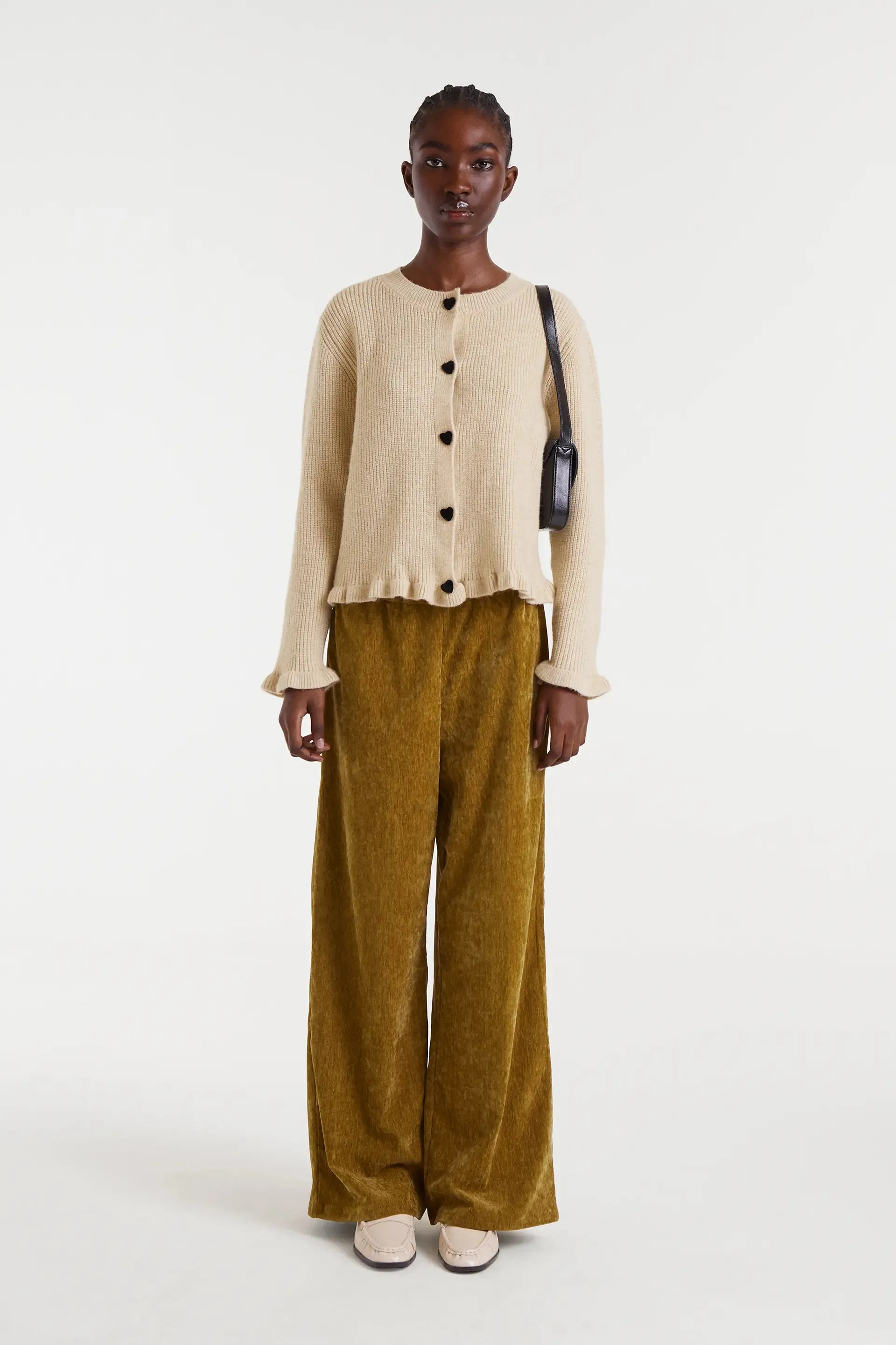 Cárdigan punto beige con detalle de corazones sold by Compania Fantasica product image thumbnail 4