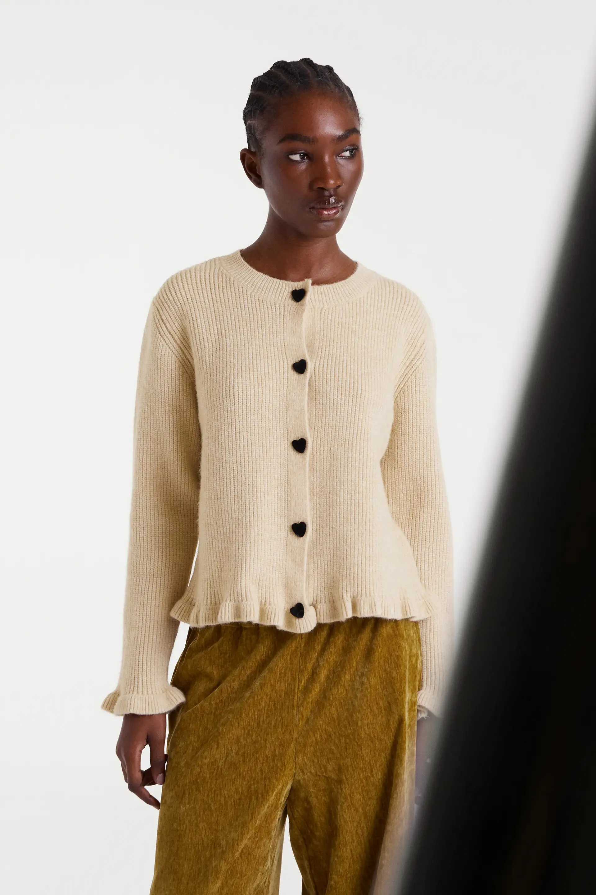 Cárdigan punto beige con detalle de corazones sold by Compania Fantasica product image thumbnail 5
