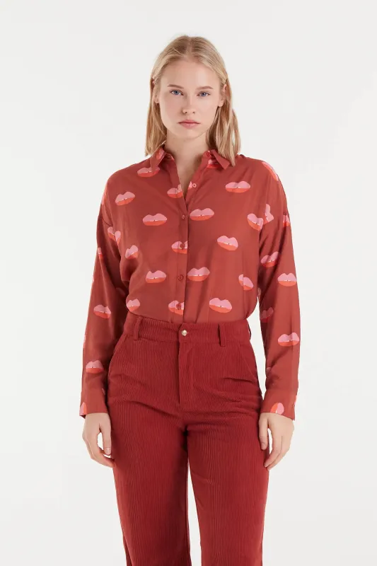 Camisa crepé ligero con estampado lips sold by Compania Fantasica