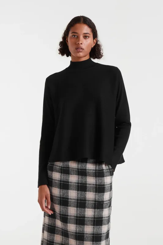 Jersey evasé cuello  perkins negro sold by Compania Fantasica