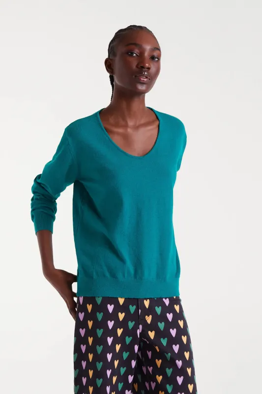 Jersey de punto cuello pico verde sold by Compania Fantasica