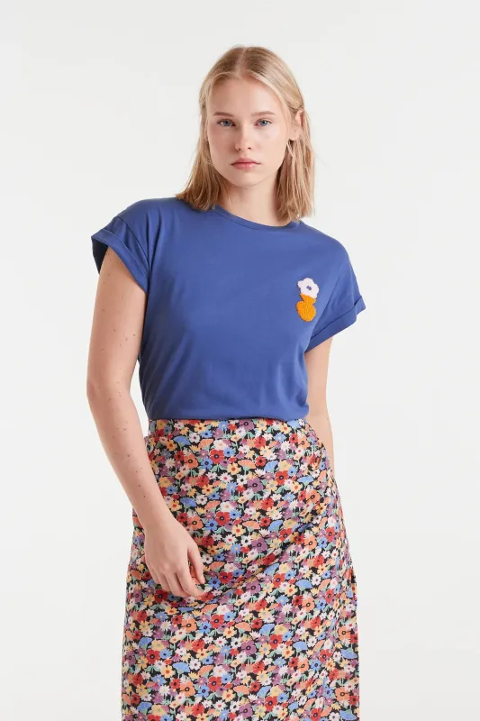 Camiseta 100% algodón con bordado floral made by Compania Fantasica