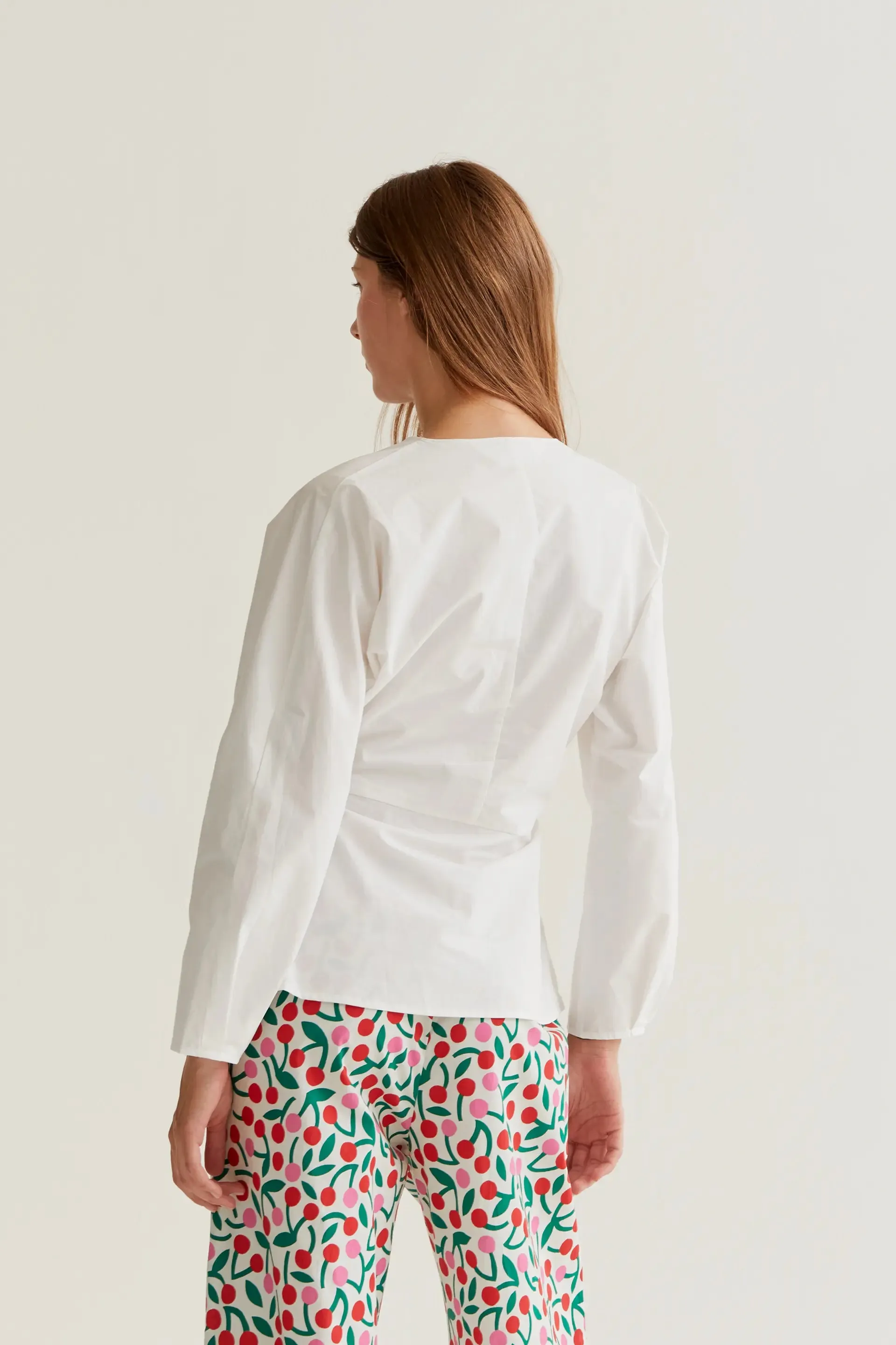 Top drapeado blanco sold by Compania Fantasica product image thumbnail 3
