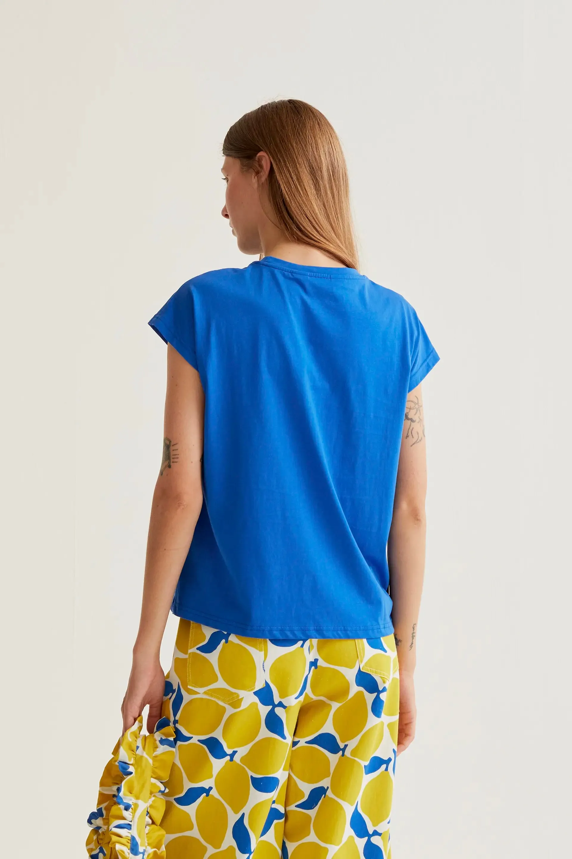 Camiseta básica 100% algodón azul sold by Compania Fantasica product image thumbnail 3