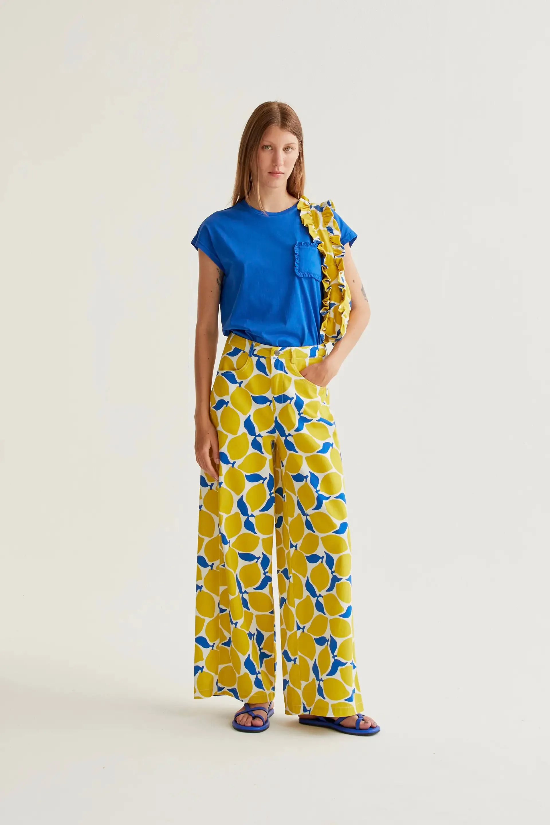 Camiseta básica 100% algodón azul sold by Compania Fantasica product image thumbnail 5