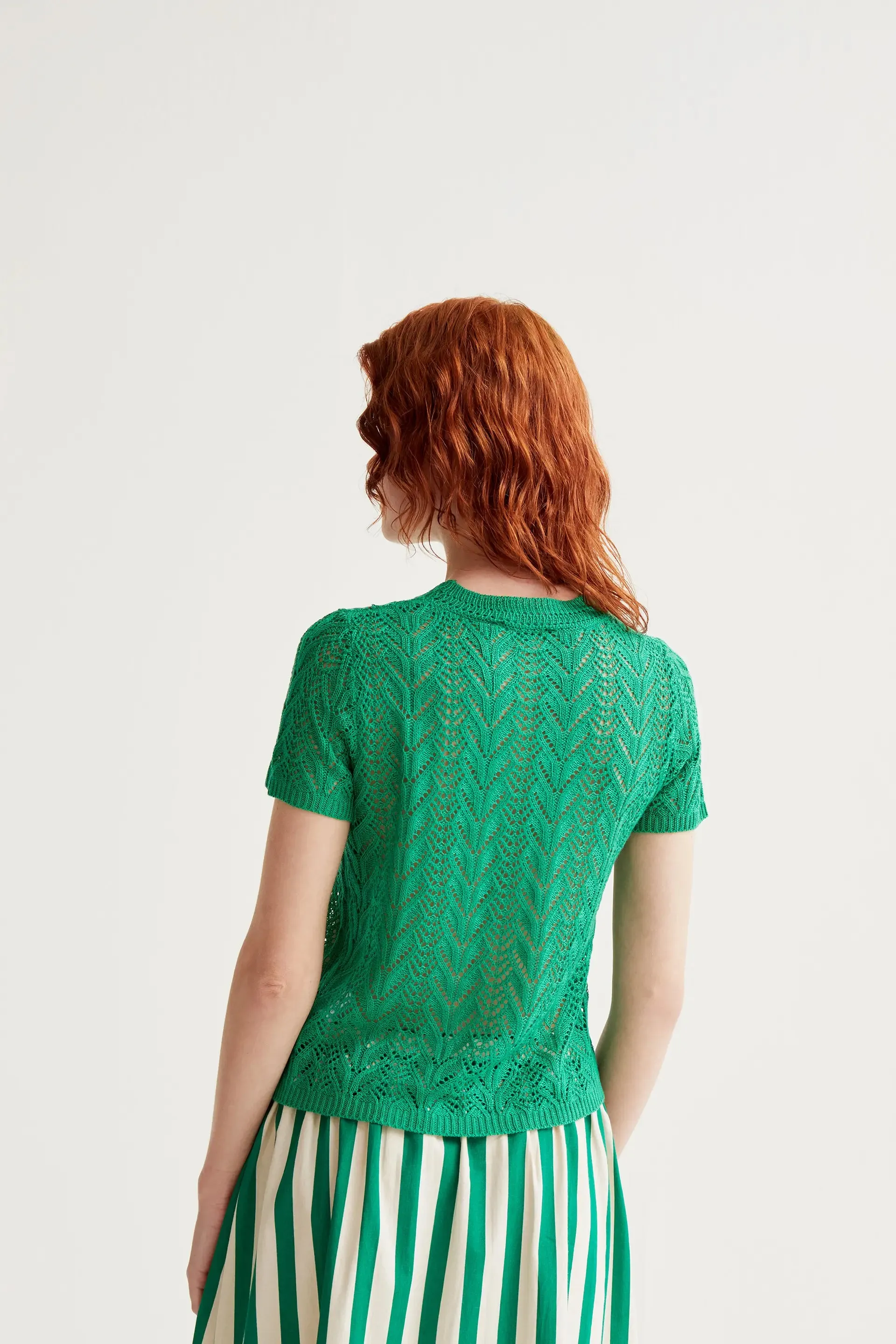 Top bordado calado en forma de flor verde sold by Compania Fantasica product image thumbnail 2