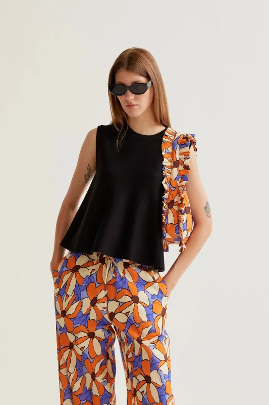 Top básico de punto negro sold by Compania Fantasica