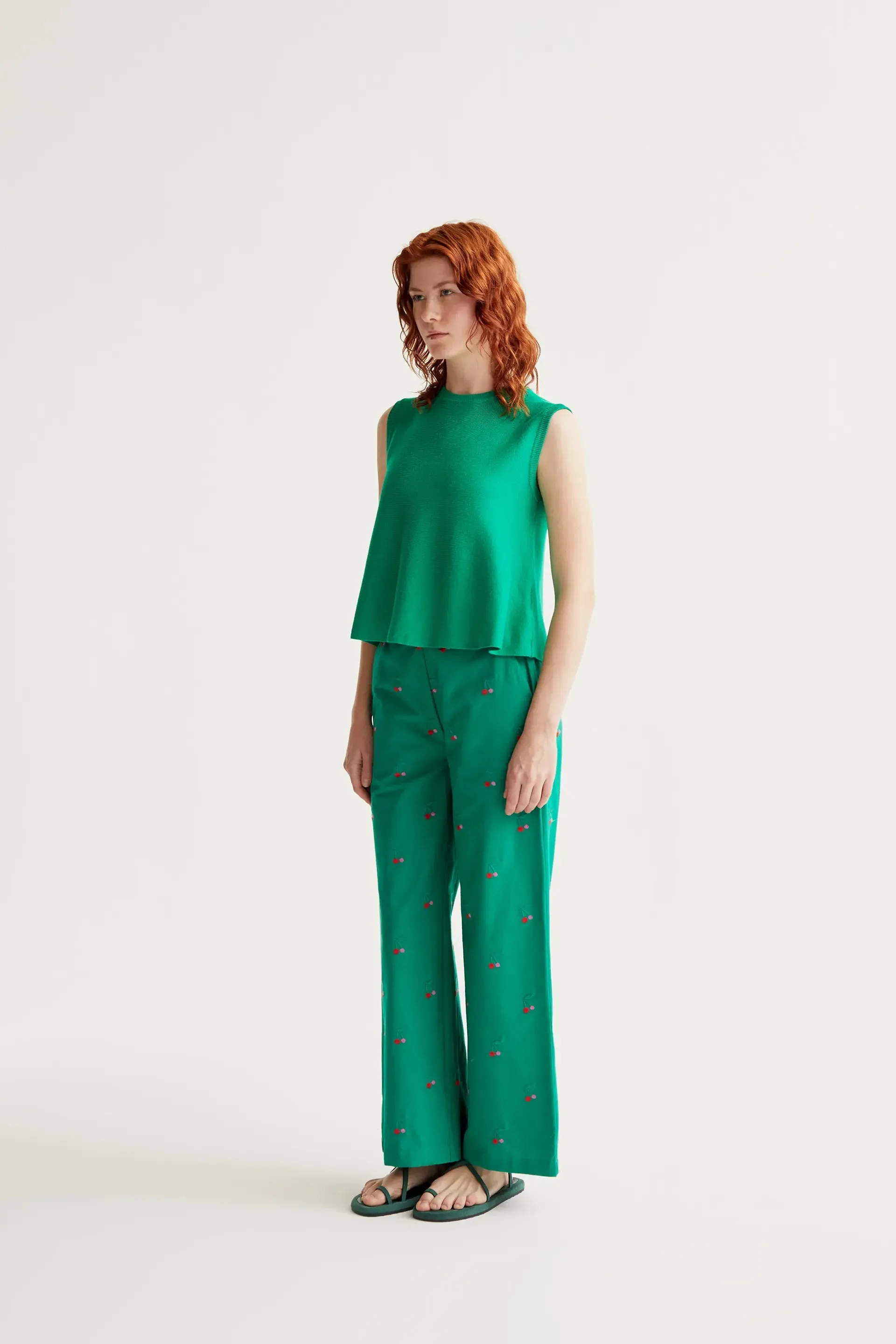 Top básico de punto verde sold by Compania Fantasica product image thumbnail 5