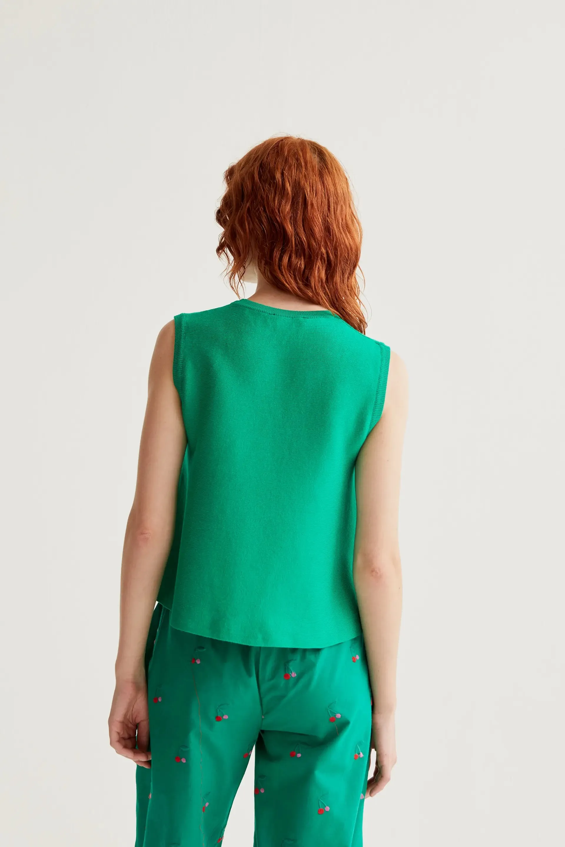 Top básico de punto verde sold by Compania Fantasica product image thumbnail 3
