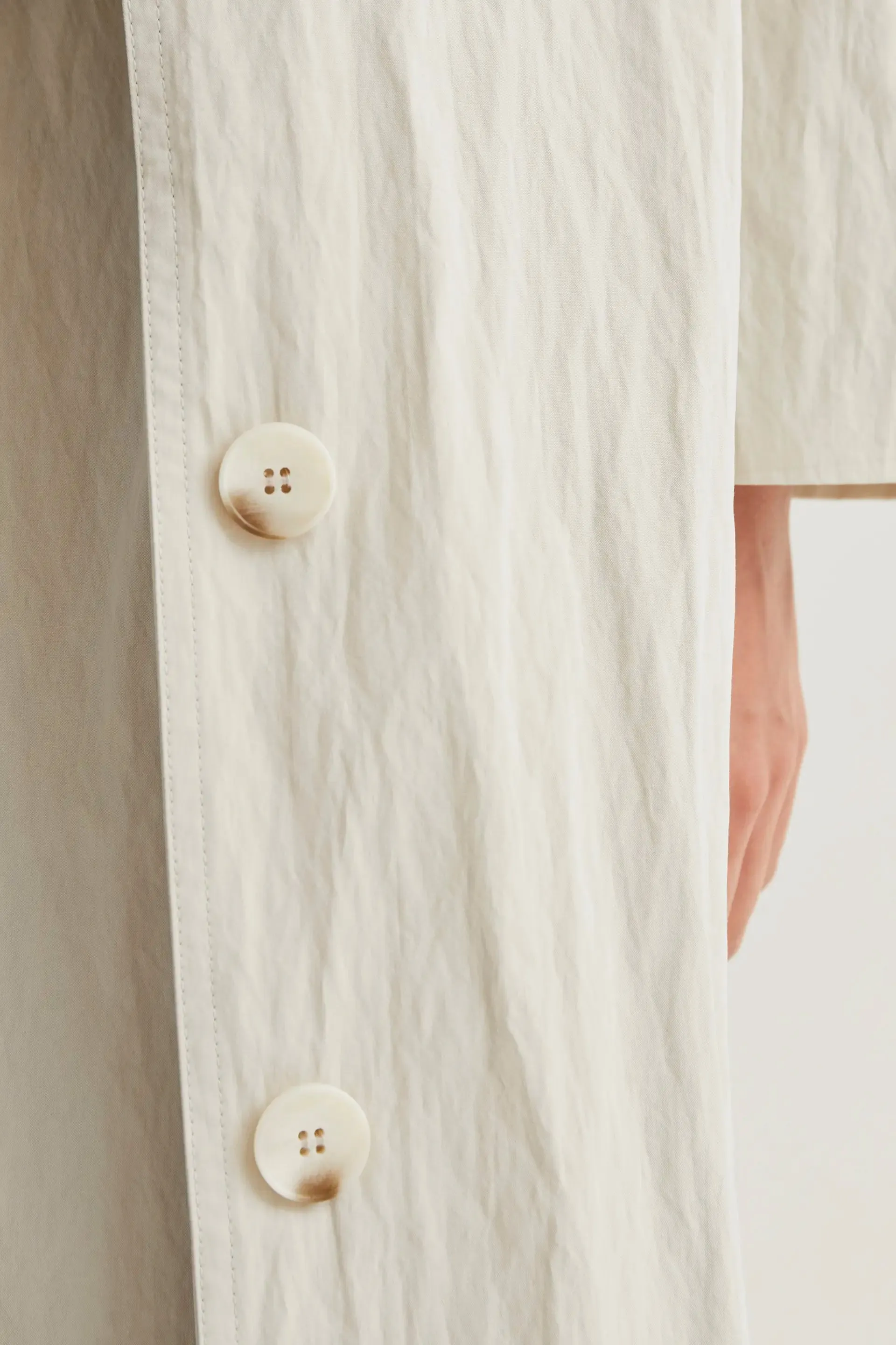 Gabardina blanco roto sold by Compania Fantasica product image thumbnail 4