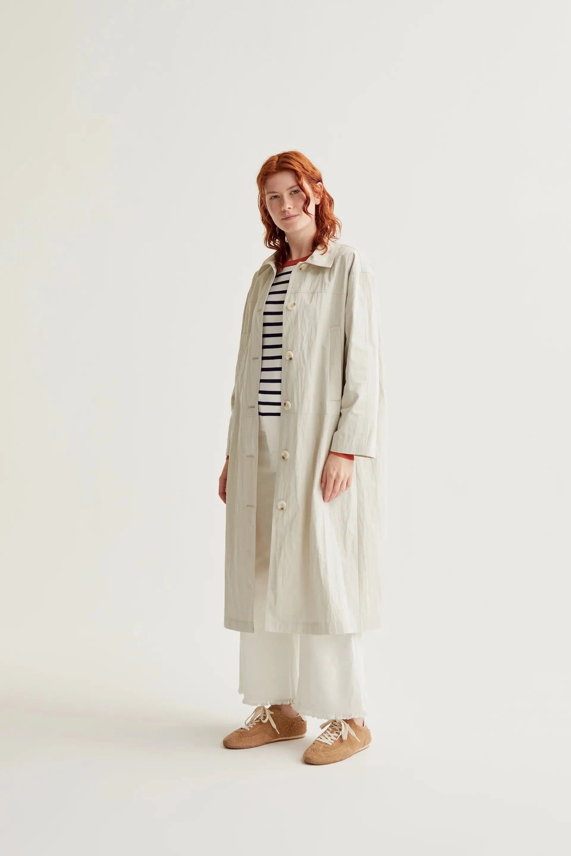 Gabardina blanco roto sold by Compania Fantasica