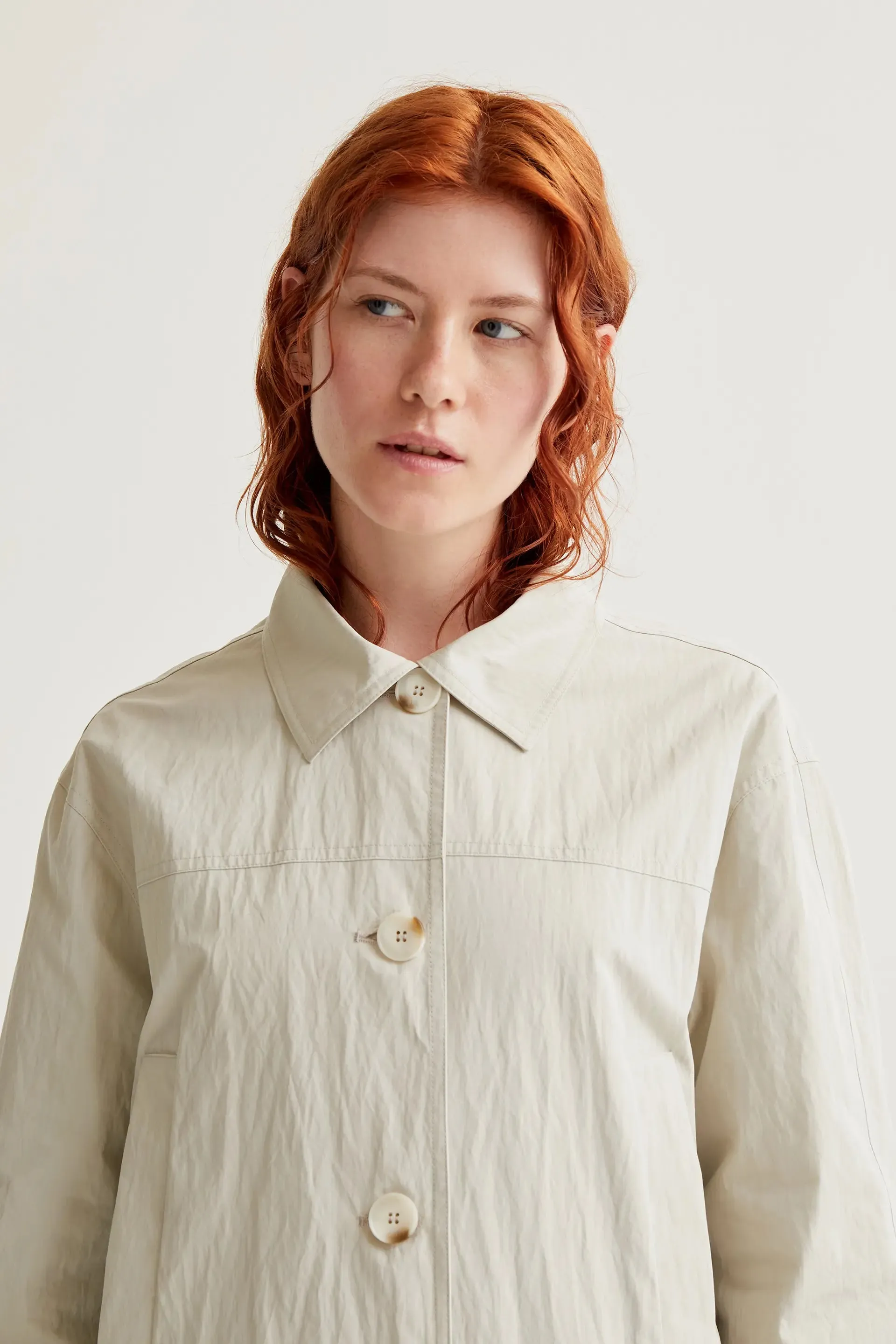 Gabardina blanco roto sold by Compania Fantasica product image thumbnail 5