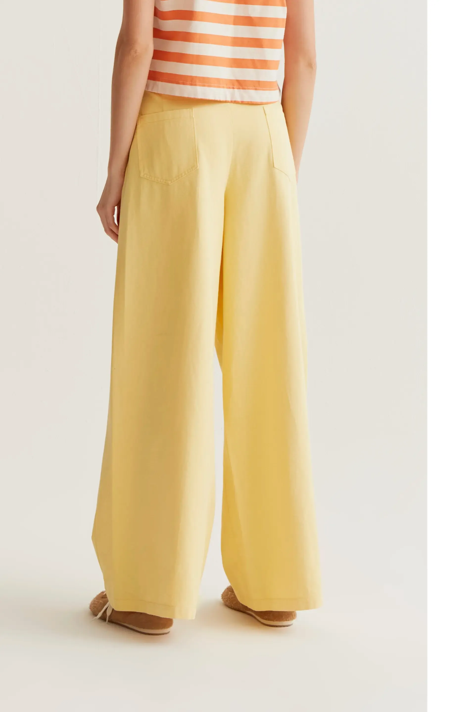 Pantalón wide leg amarillo sold by Compania Fantasica product image thumbnail 3