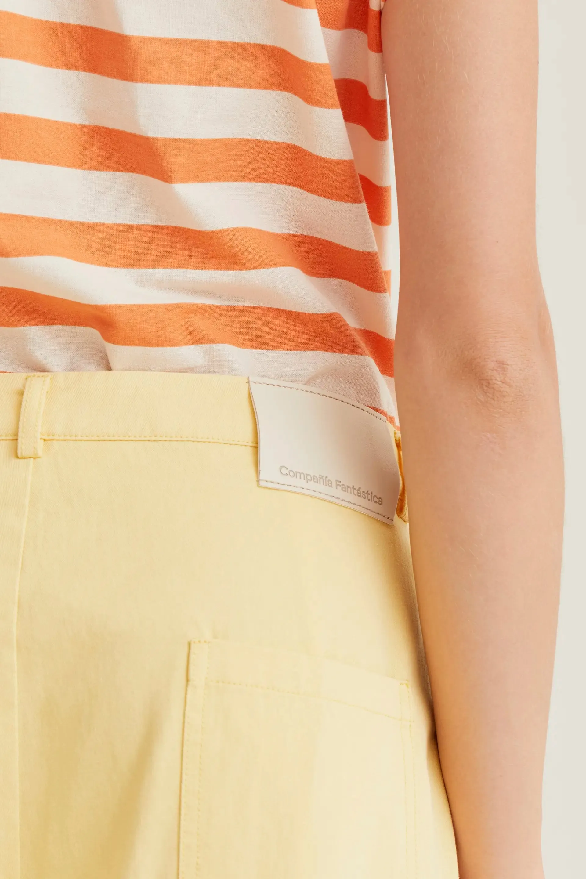 Pantalón wide leg amarillo sold by Compania Fantasica product image thumbnail 4