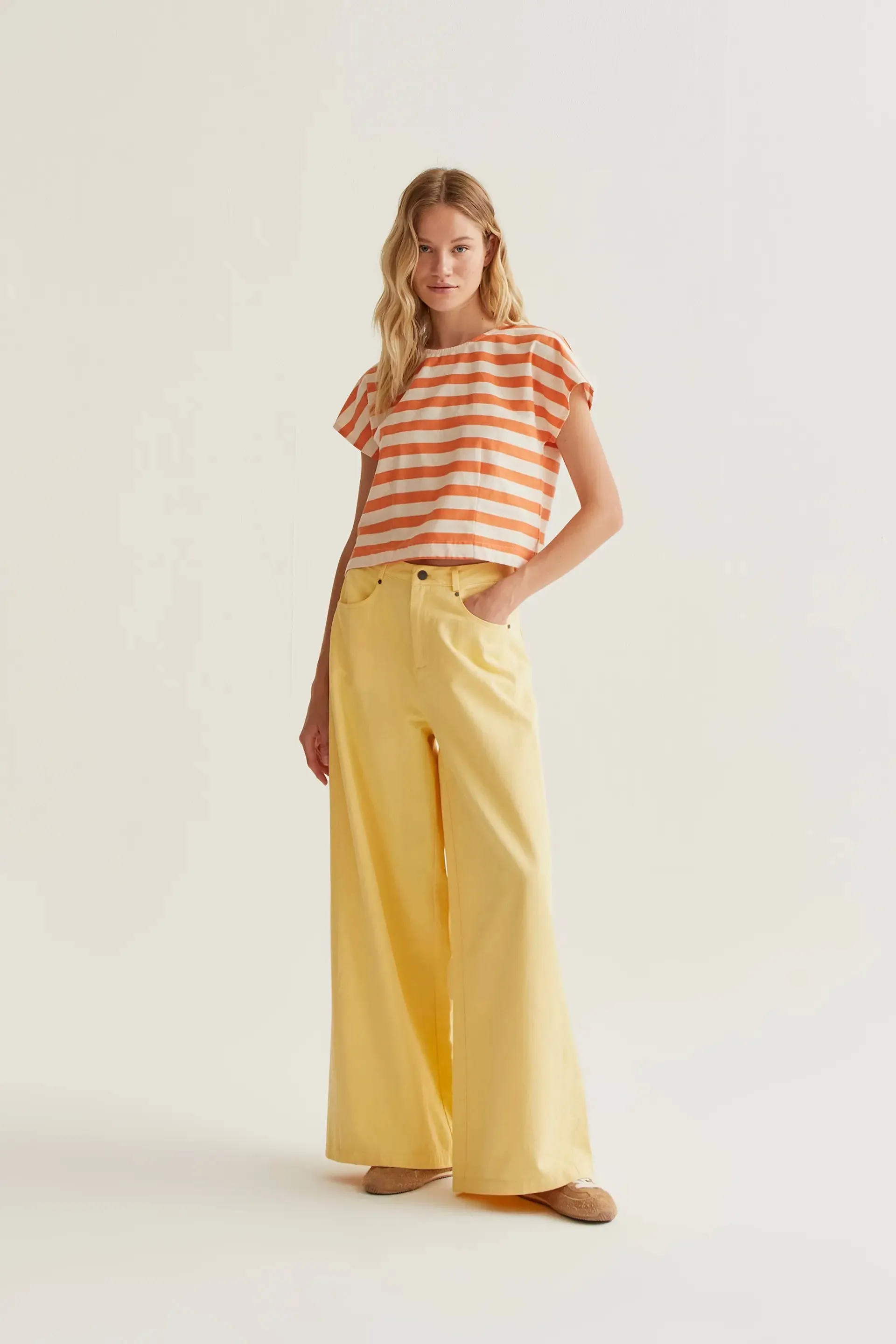 Pantalón wide leg amarillo sold by Compania Fantasica product image thumbnail 5
