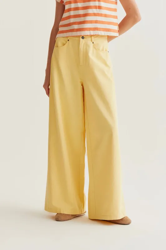 Pantalón wide leg amarillo sold by Compania Fantasica