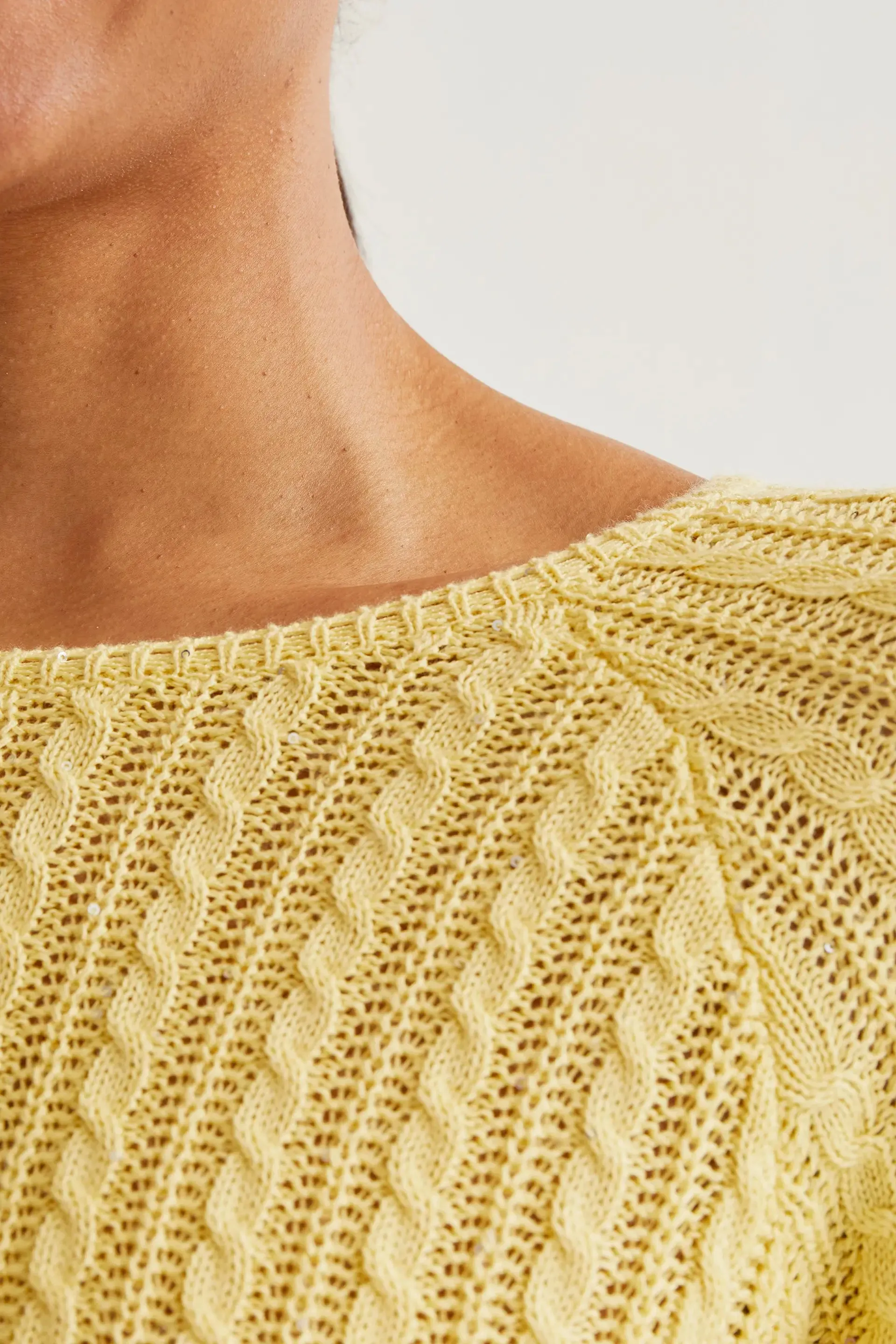 Jersey punto encadenado amarillo sold by Compania Fantasica product image thumbnail 4