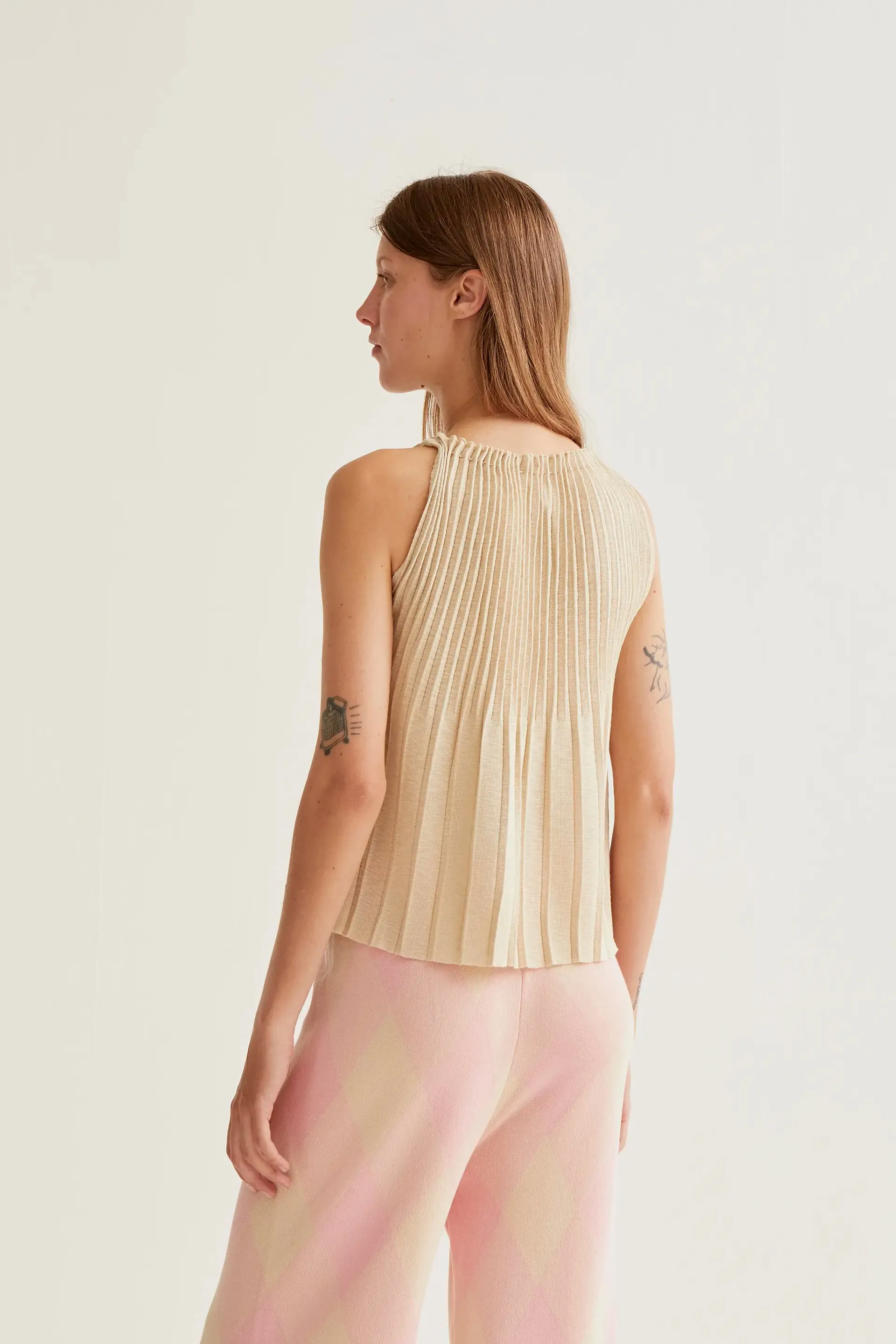 Top plisado beige sold by Compania Fantasica product image thumbnail 3