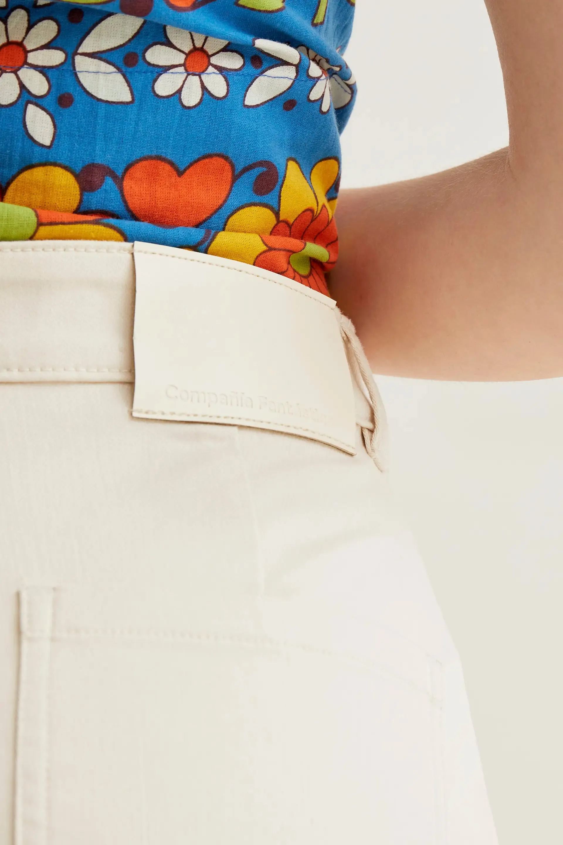 Pantalón vaquero blanco sold by Compania Fantasica product image thumbnail 3