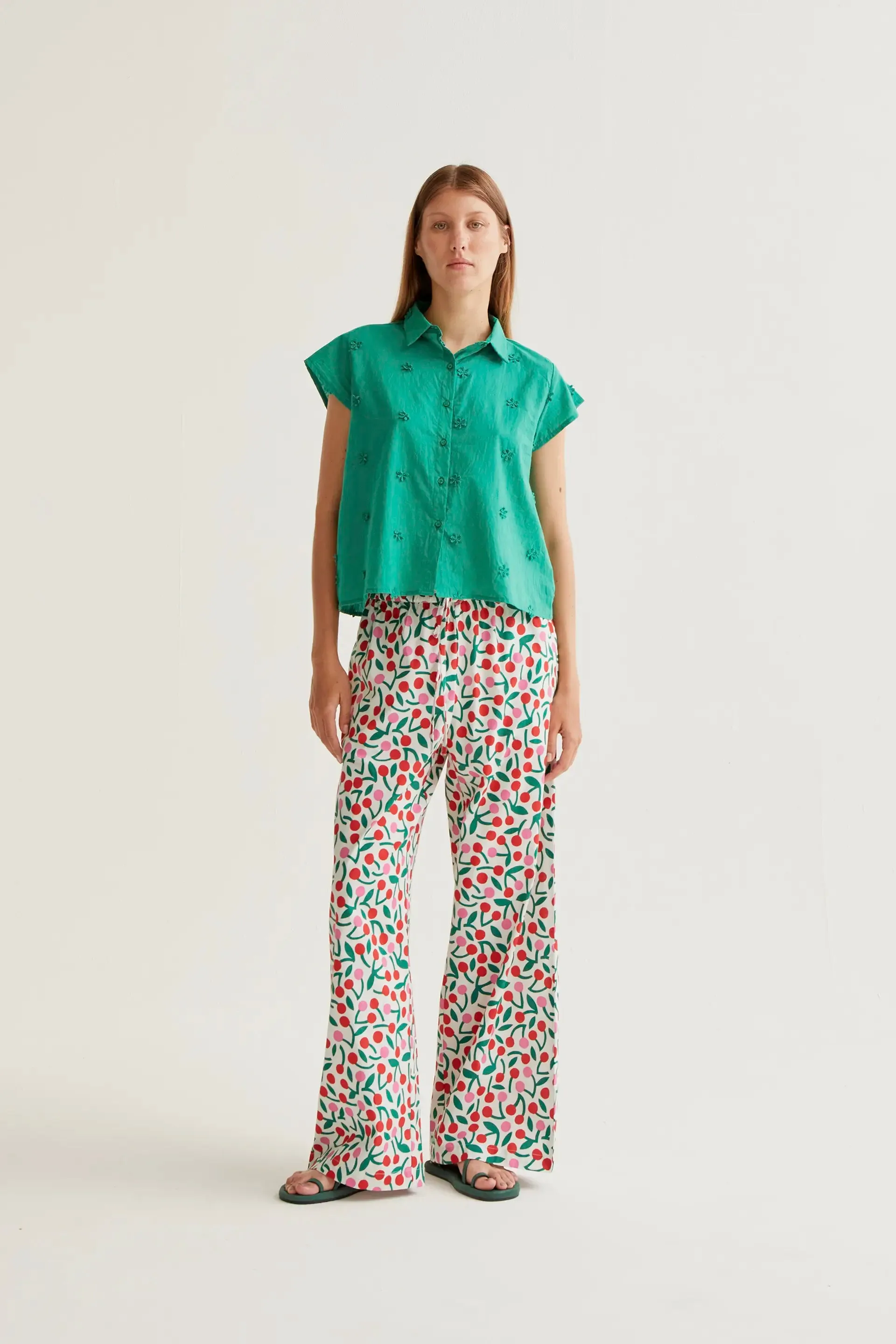 Camisa 100% algodón verde con bordado floral sold by Compania Fantasica product image thumbnail 5