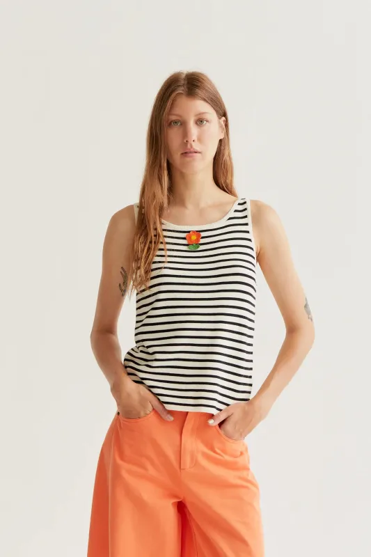 Top de rayas blanco y negro con bordado de flor made by Compania Fantasica