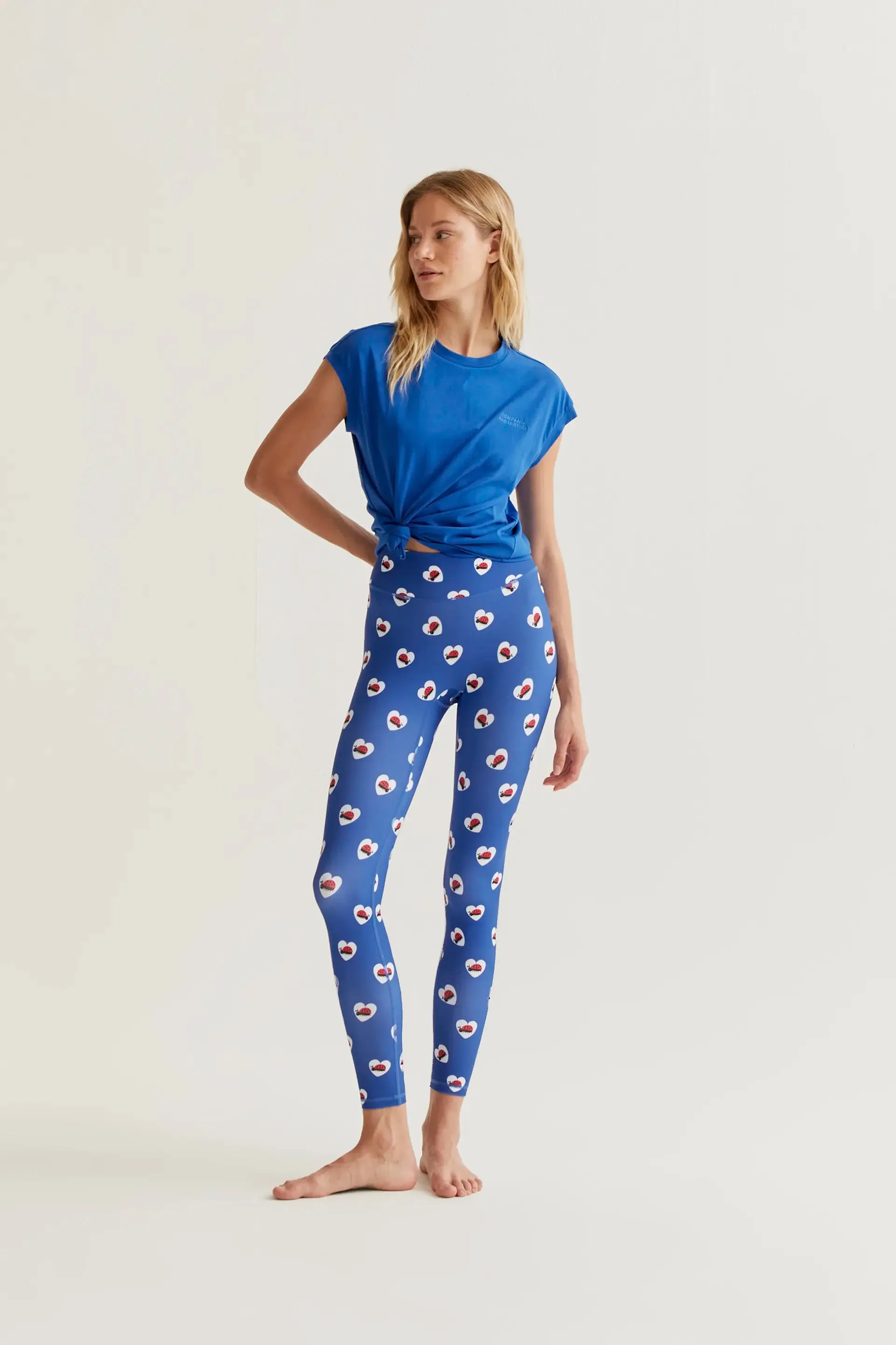 Camiseta 100% algodón azul sold by Compania Fantasica product image thumbnail 5