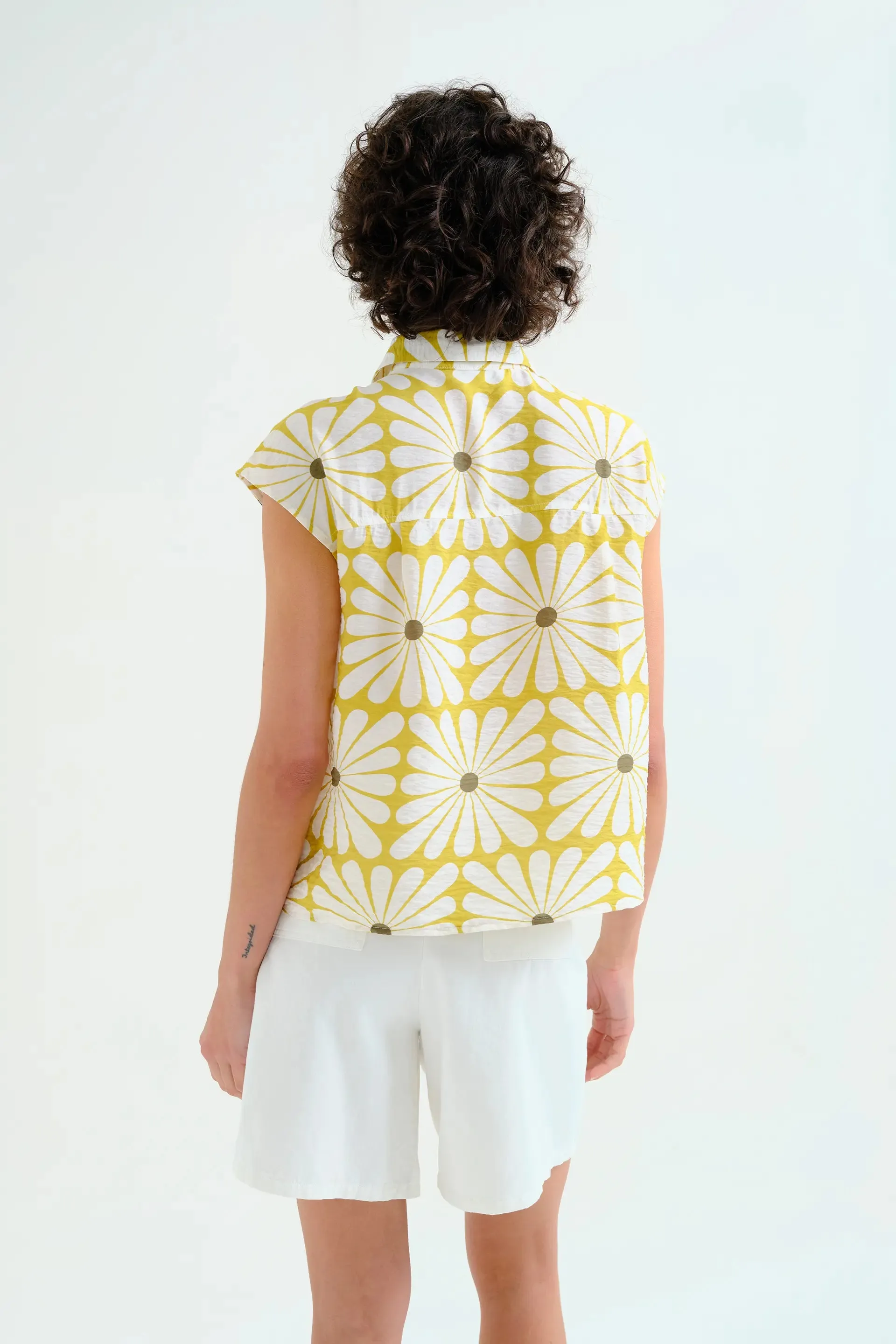 Camisa con estampado Olive Flower sold by Compania Fantasica product image thumbnail 3