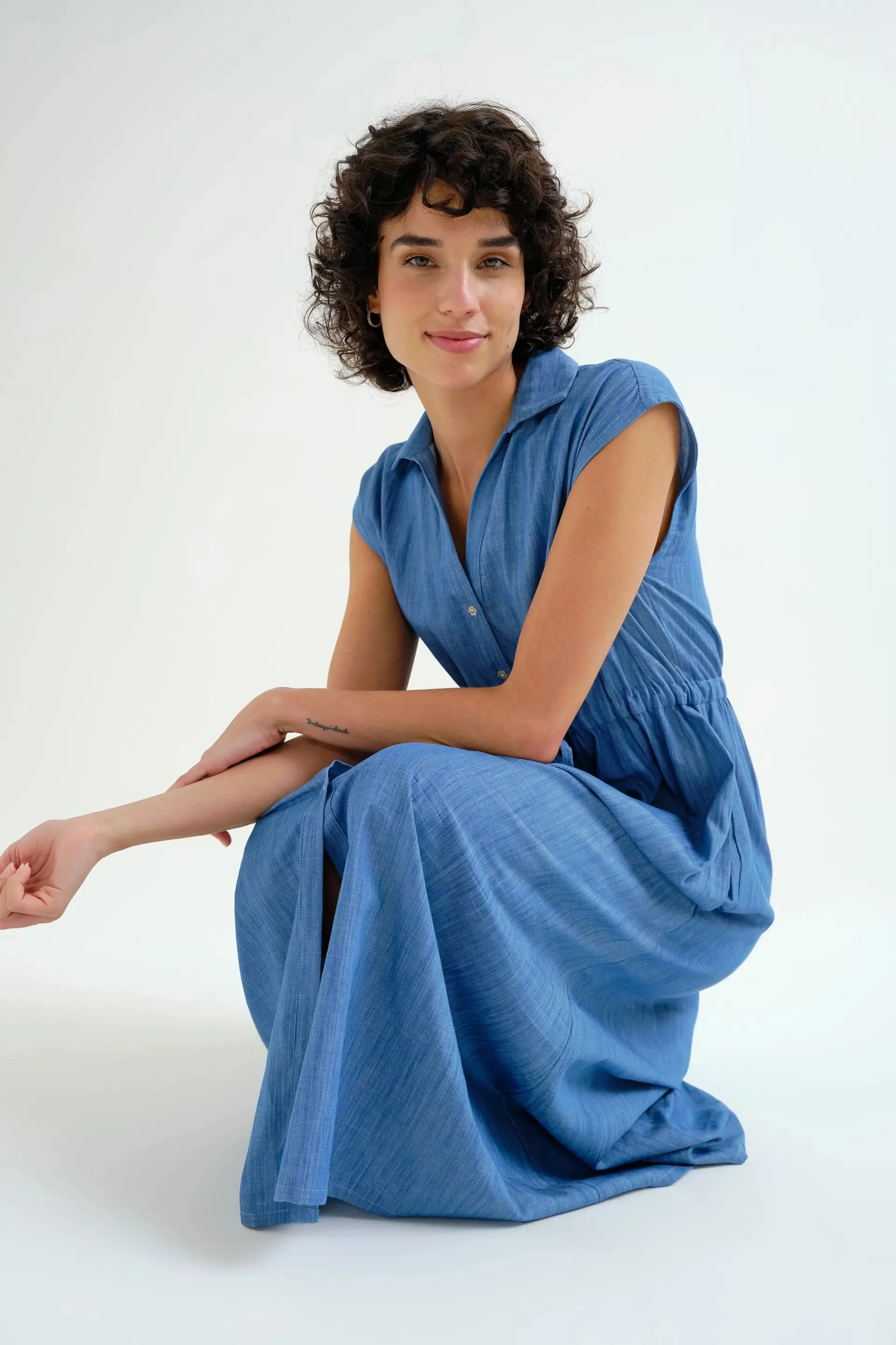 Vestido midi 100% algodón chambray azul claro sold by Compania Fantasica product image thumbnail 5