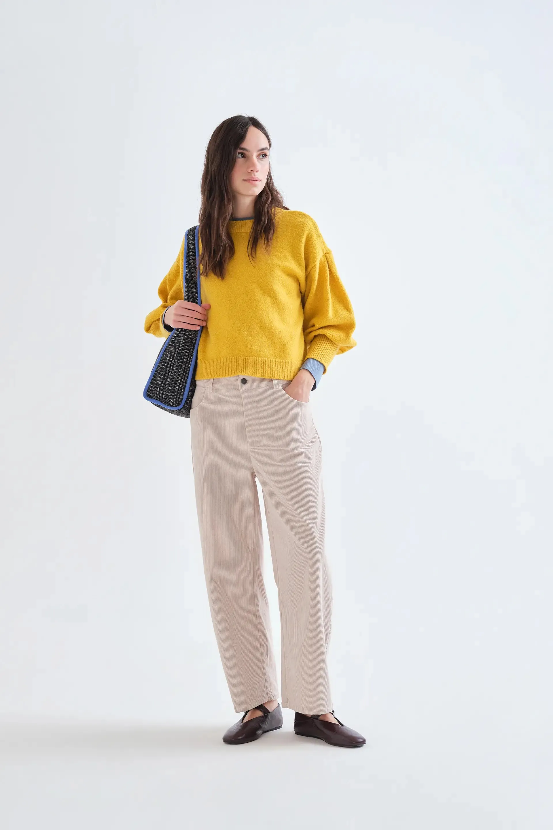 Jersey básico de punto amarillo sold by Compania Fantasica product image thumbnail 4