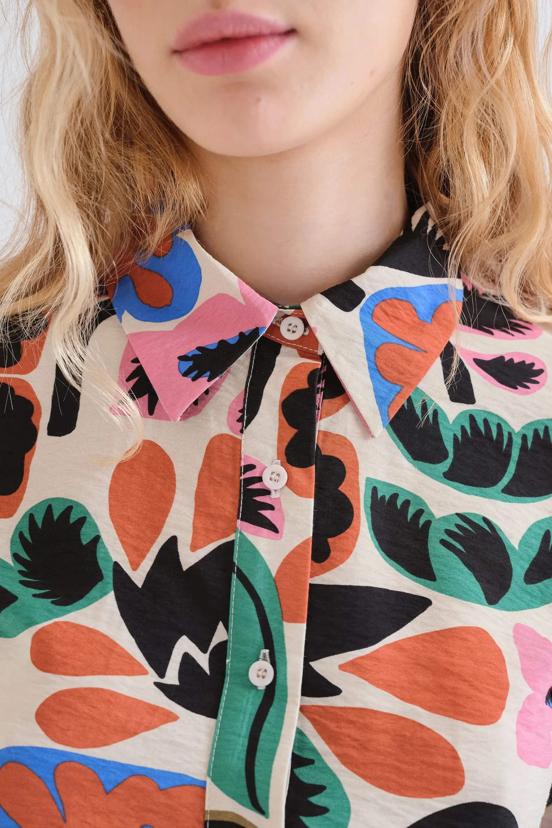 Camisa con estampado Neo Garden sold by Compania Fantasica product image thumbnail 3