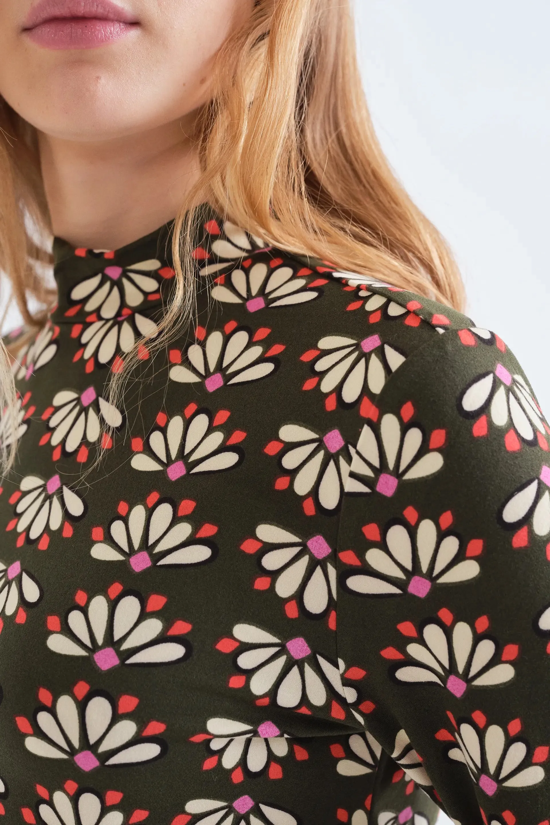 Camiseta con estampado Geometry sold by Compania Fantasica product image thumbnail 3