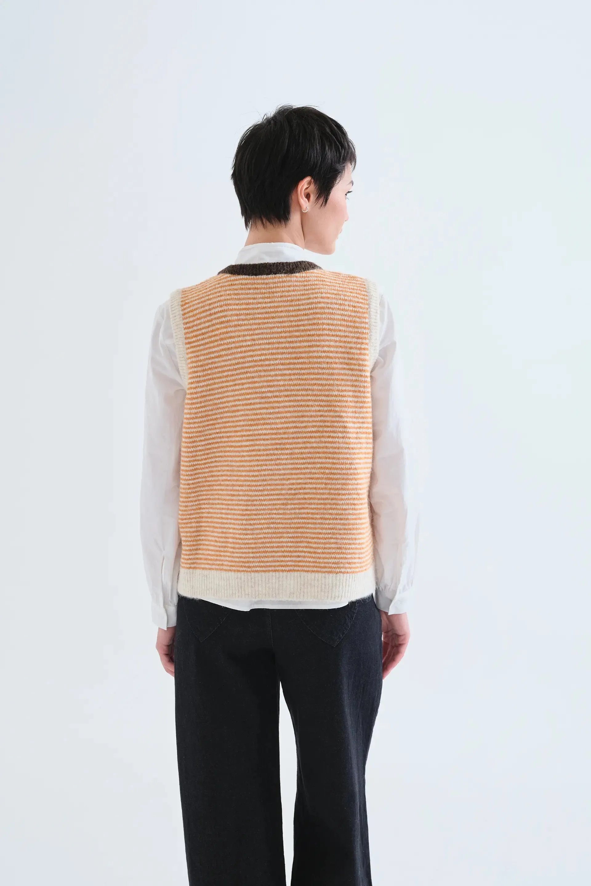 Chaleco de punto con estampado de rayas naranja y blanco sold by Compania Fantasica product image thumbnail 2