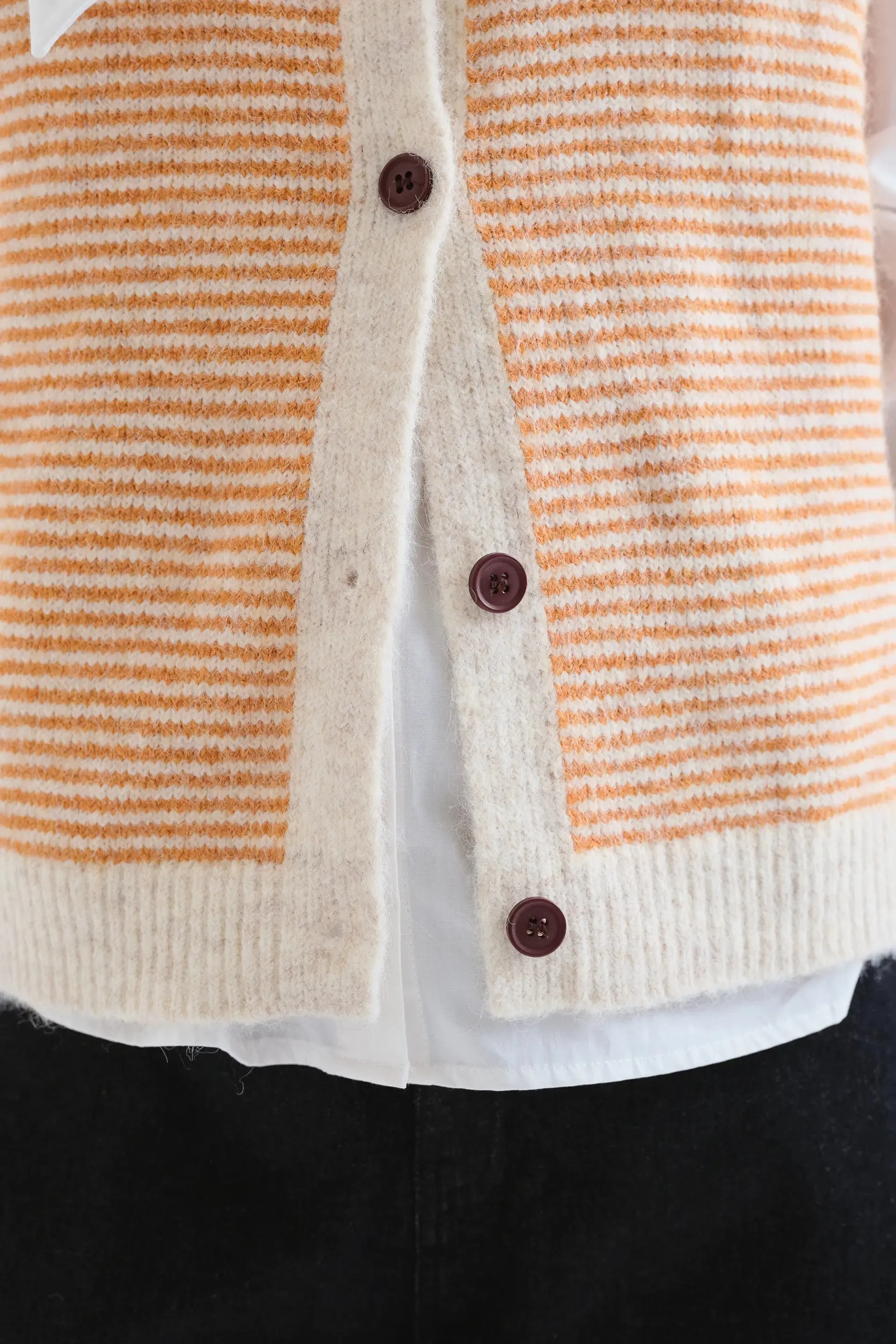 Chaleco de punto con estampado de rayas naranja y blanco sold by Compania Fantasica product image thumbnail 3