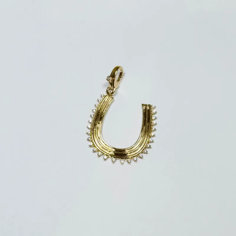horseshoe pendant made by Theodosia