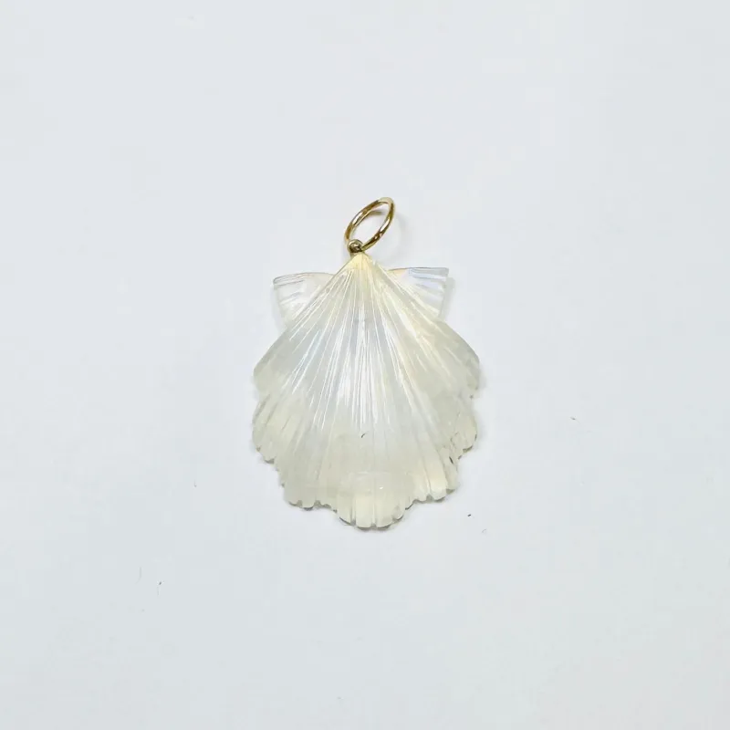 gemstone scallop shell pendant made by Theodosia